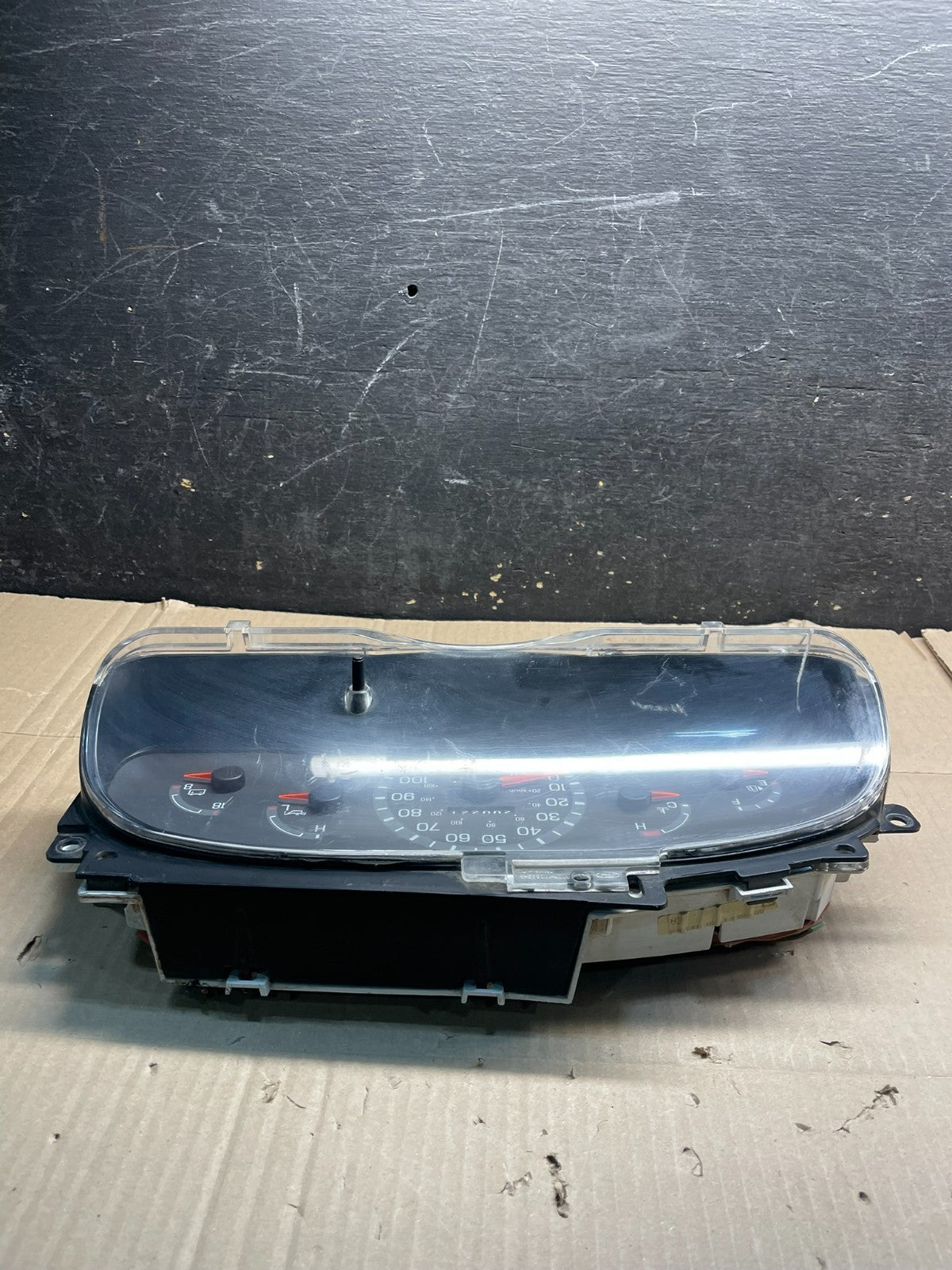 2001 - 2002 Ford Econoline E250 E350 Van Speedometer Instrument Cluster x9873 DG7