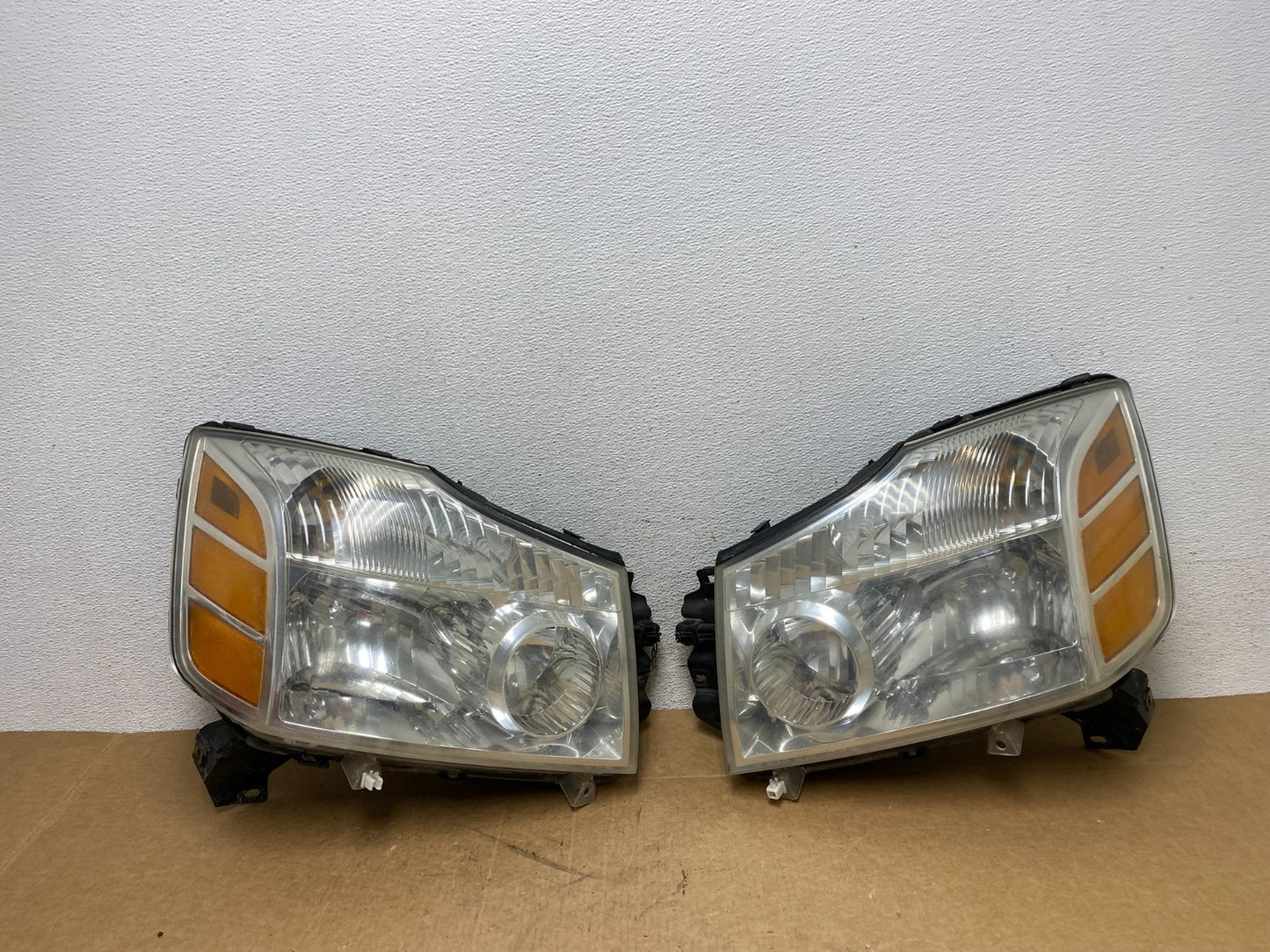 2004 to 2007 Nissan Armada Left+Right Side Set Headlights AD6132 DW0