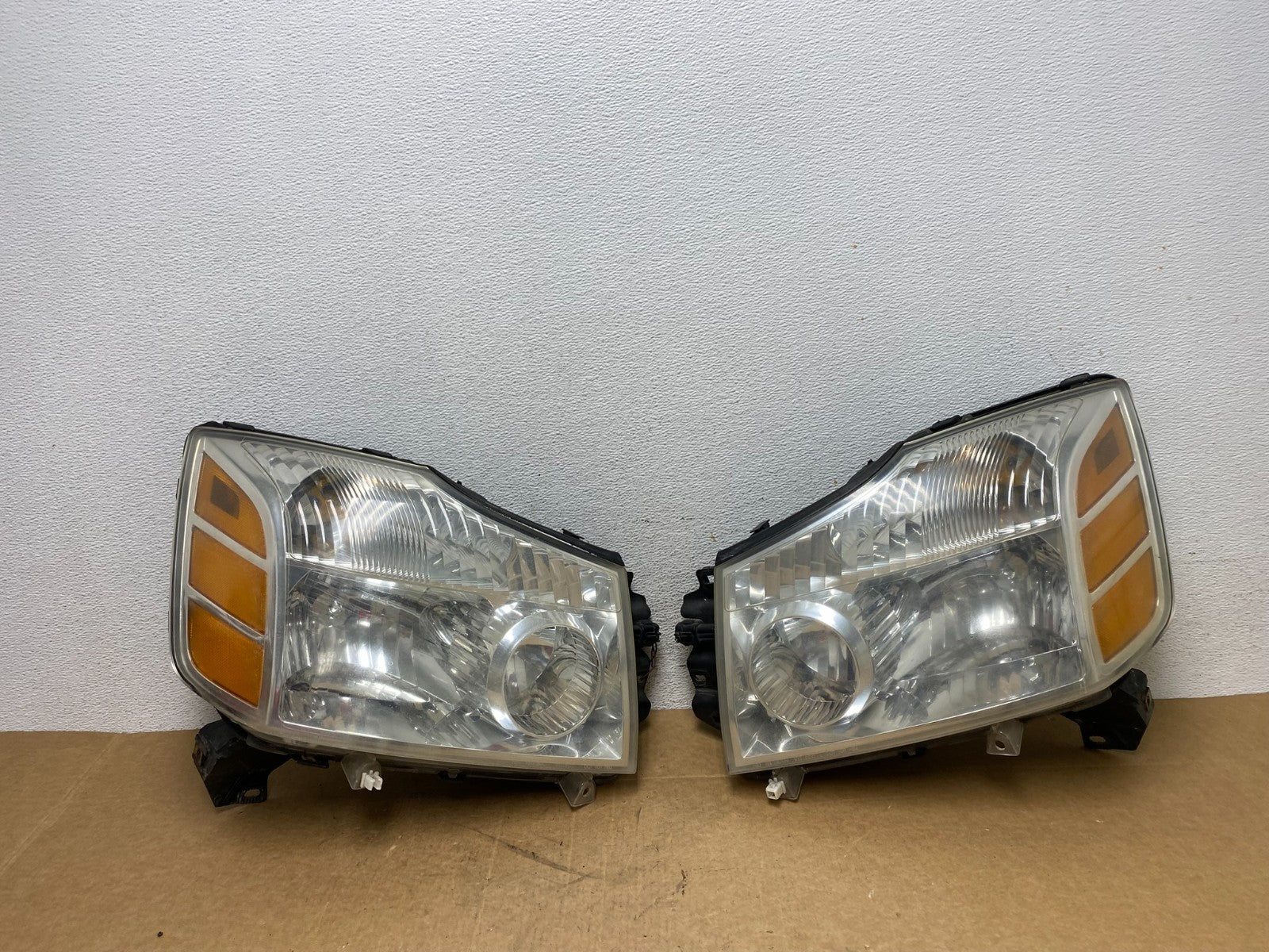 2004 to 2007 Nissan Armada Left+Right Side Set Headlights AD6132 DW0