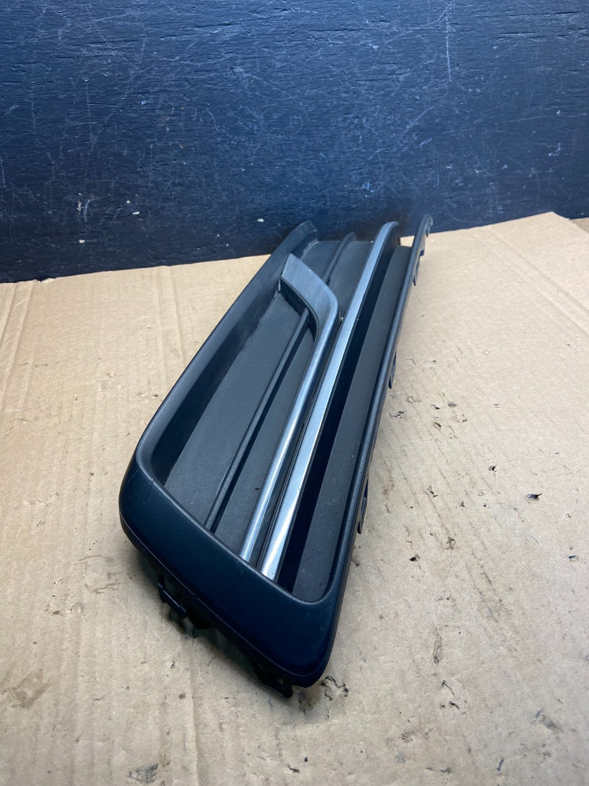2012-2015 Volkswagen Passat Front Right Passenger Fog Light Cover Bezel AE2351 D1