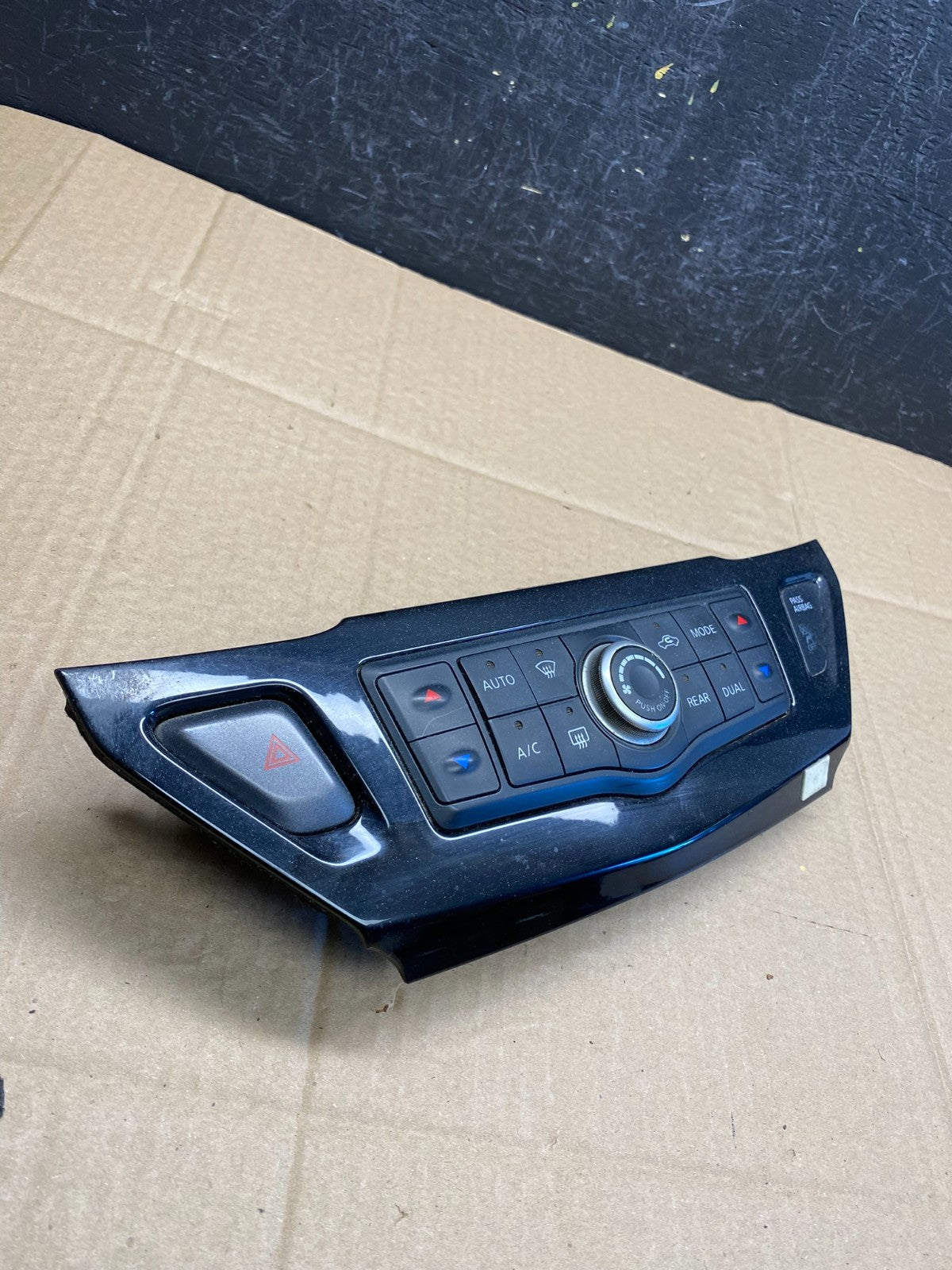 2013 to 2018 Nissan Pathfinder Radio Audio Climate Control AC9297 DG2