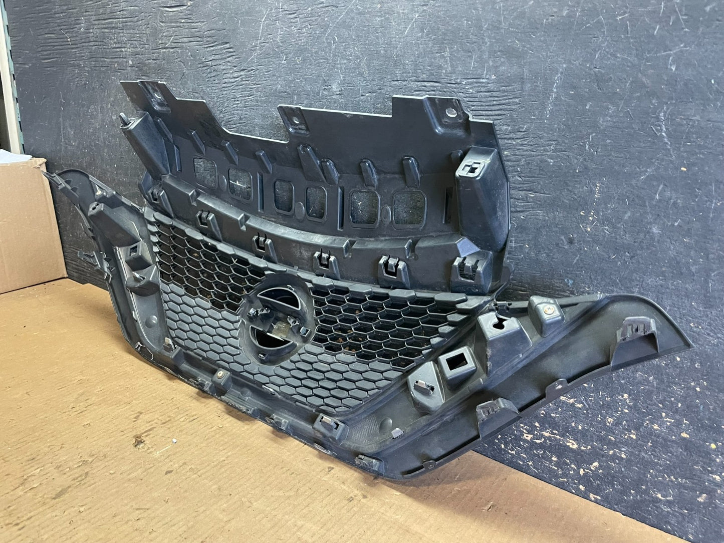 2014 - 2019 Nissan Versa Note Hatchback Front Upper Grill Grille Oem  aa5871 DG8