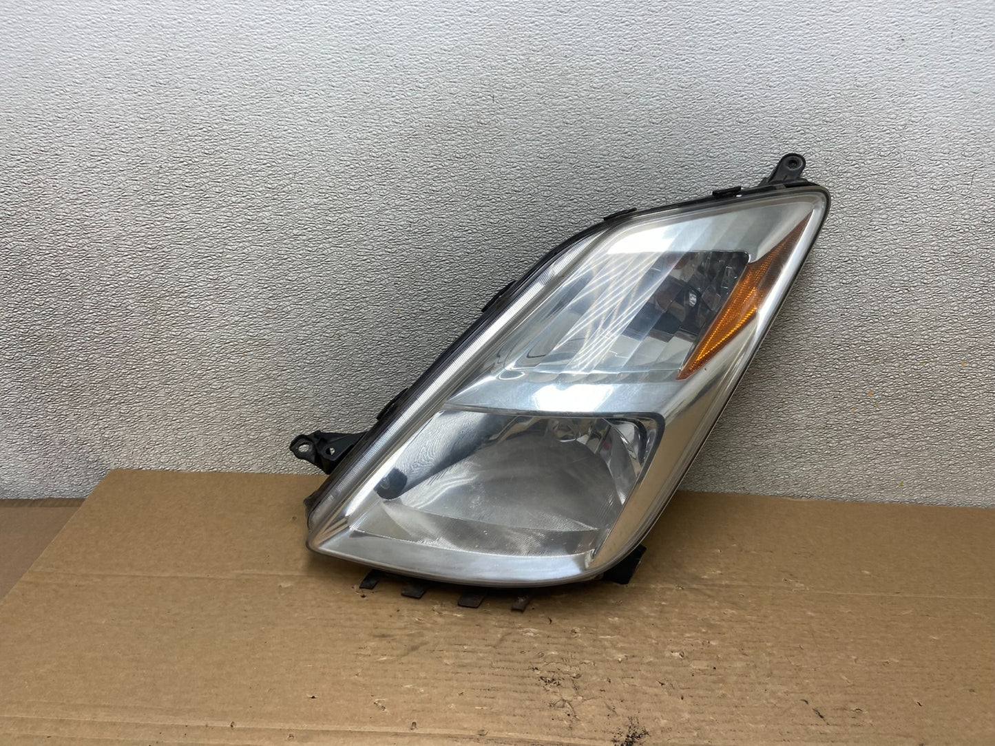 2004 - 2005 Toyota Prius Left Driver Lh Halogen Headlight AD2660 DW0