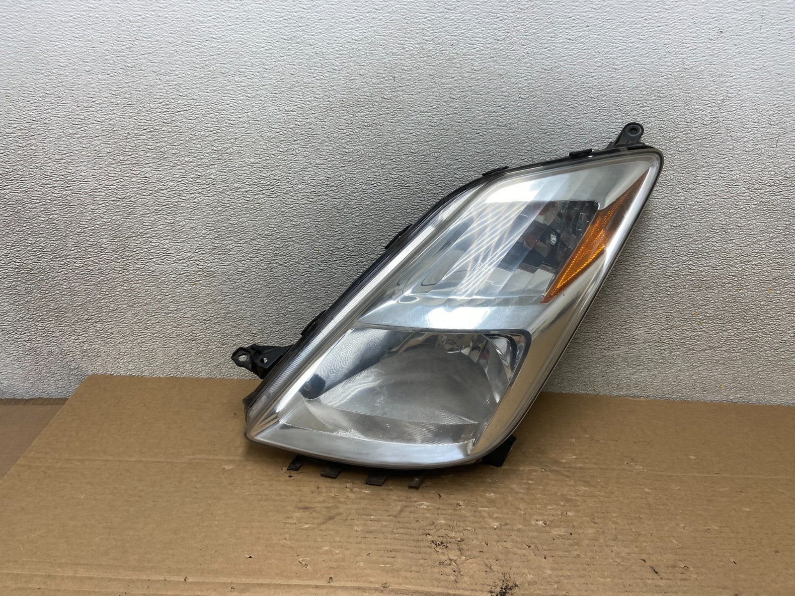 2004 - 2005 Toyota Prius Left Driver Lh Halogen Headlight AD2660 DW0