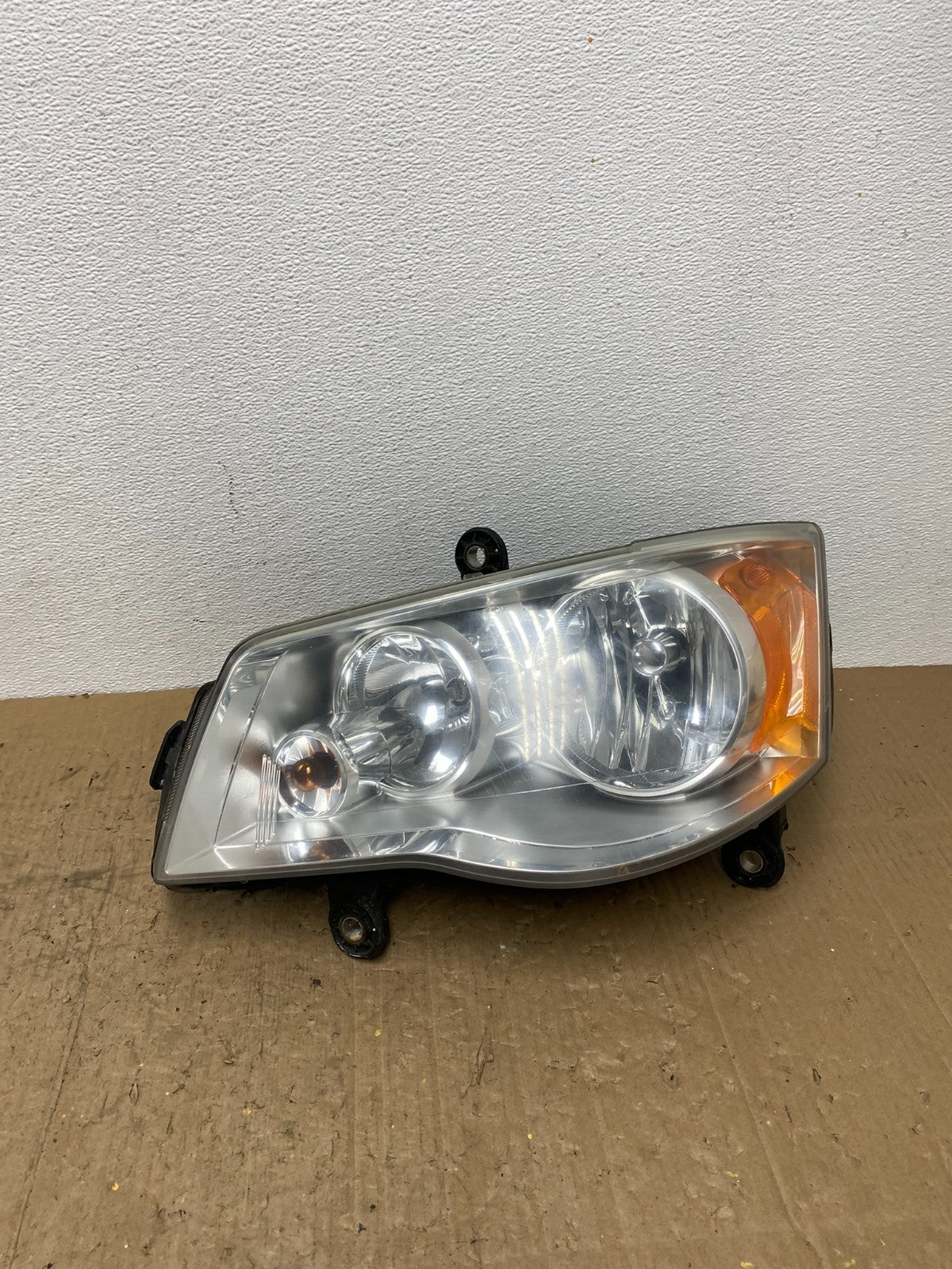 2008 to 2016 Chrysler Town and Country Left Driver Lh Side Headlight AC0168 DW0