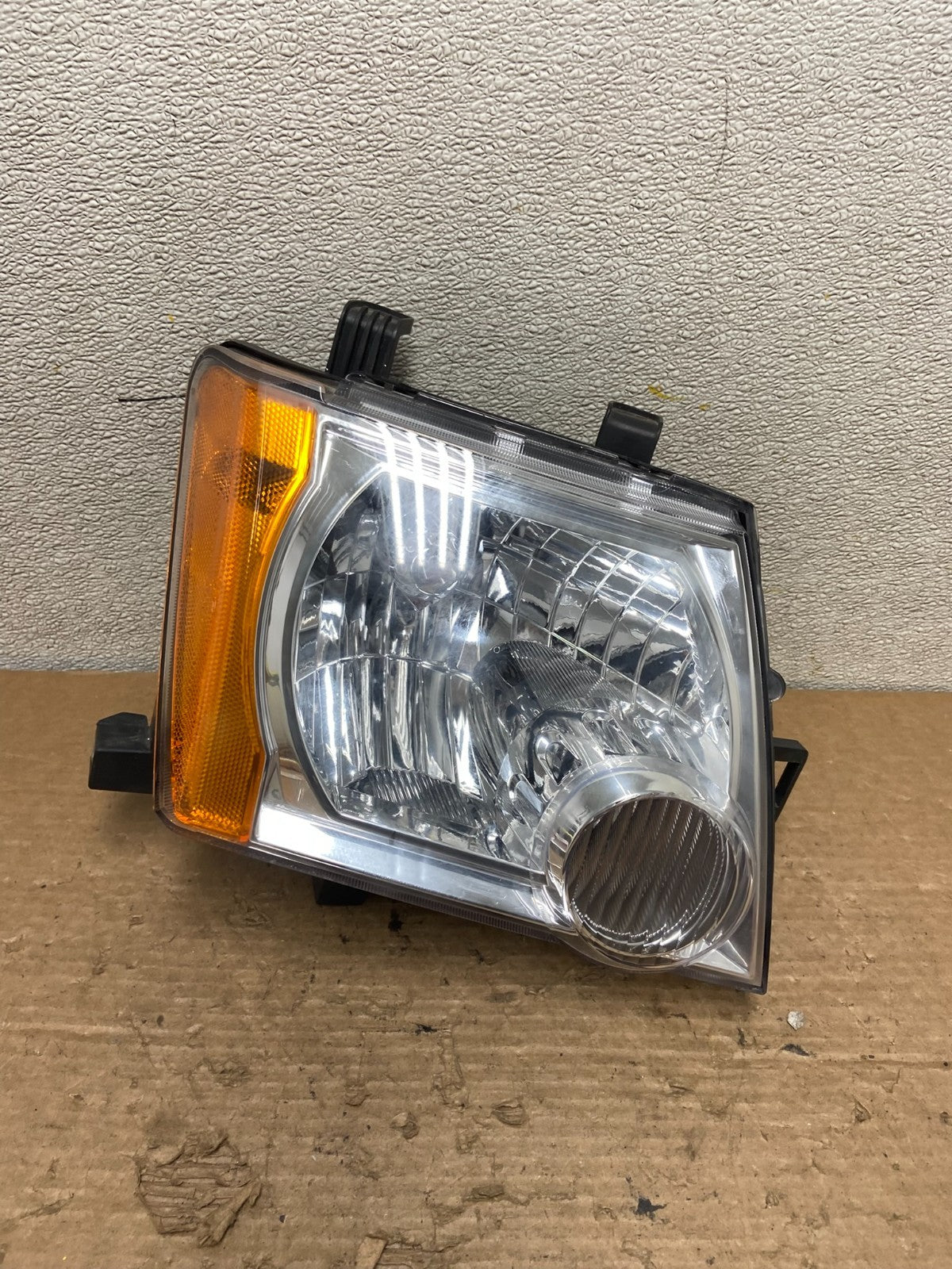2005 - 2015 Nissan Xterra Right Passenger Side Headlight Z3739 PS0
