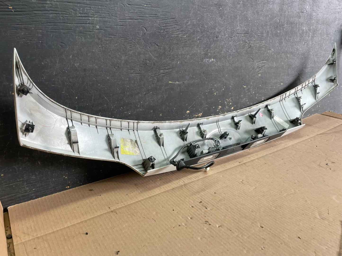2013-2017 Hyundai Santa Fe Rear Trunk Hatch Molding Trim Panel Camera Z8394 DG8