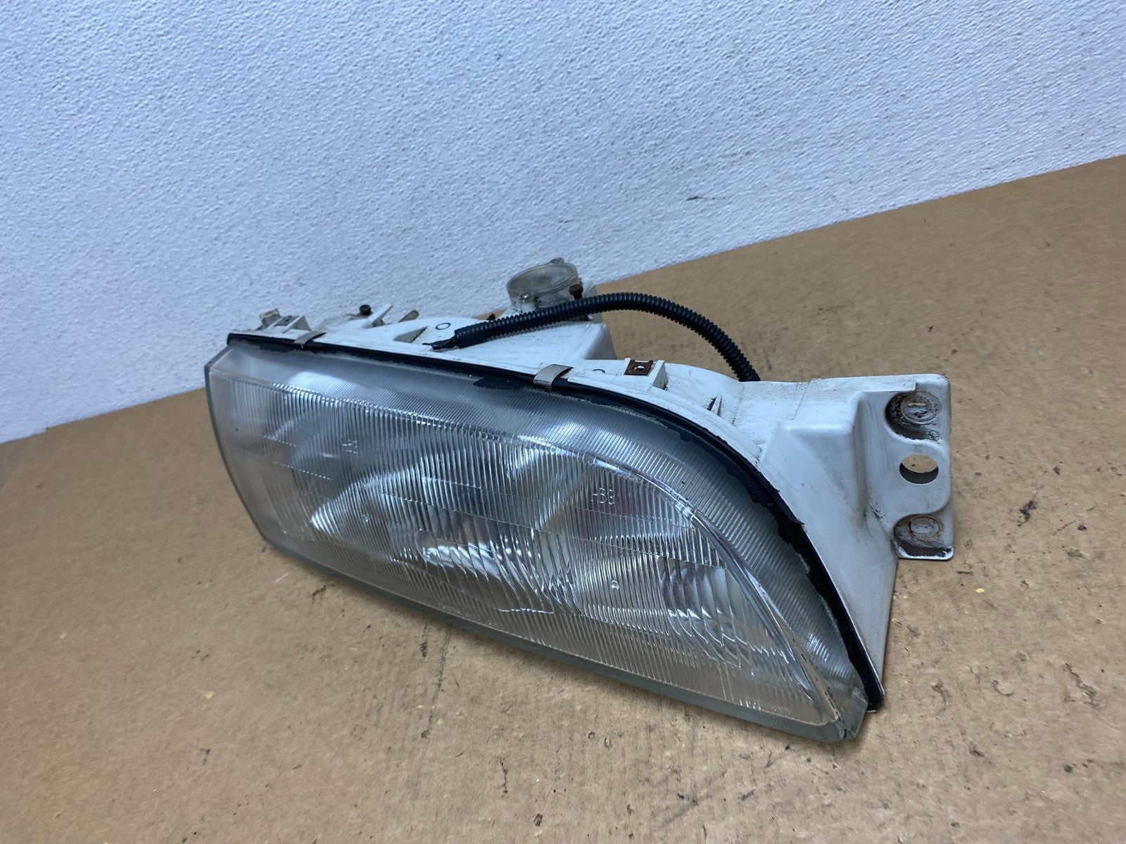 1994-1996 Infiniti Q45 Right Passenger Side Front Halogen Headlight OE AC3551 DG1
