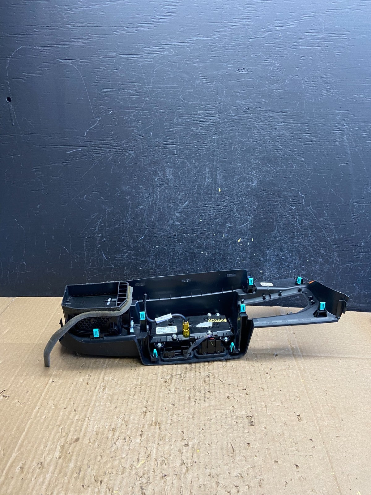 2020 to 2023 Ford Explorer Console Radio Display Screen Air Vents AD2006 DG6