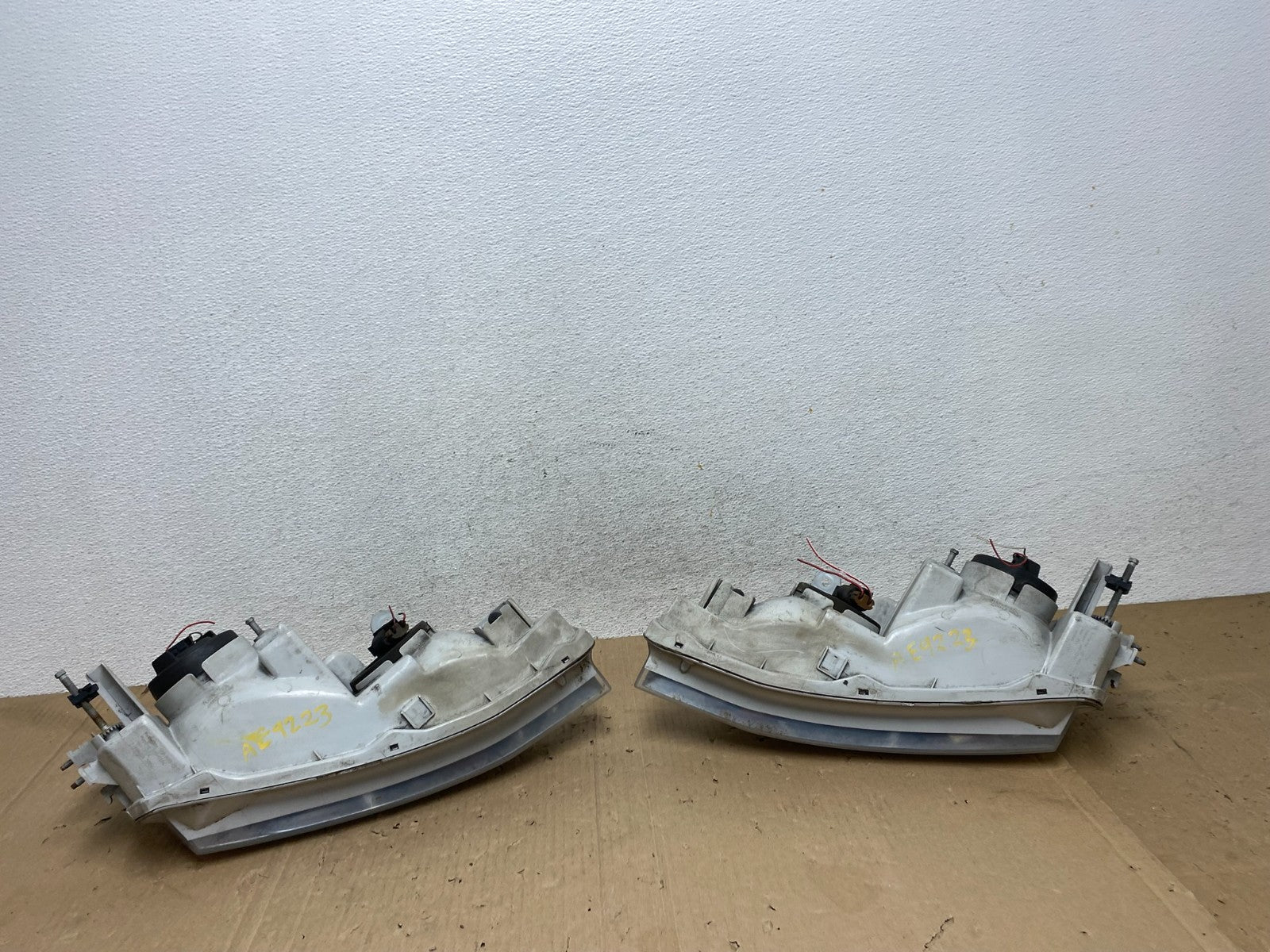 1997-2001 Lexus Es300 Left+Right Headlights Halogen AE9223 DW7