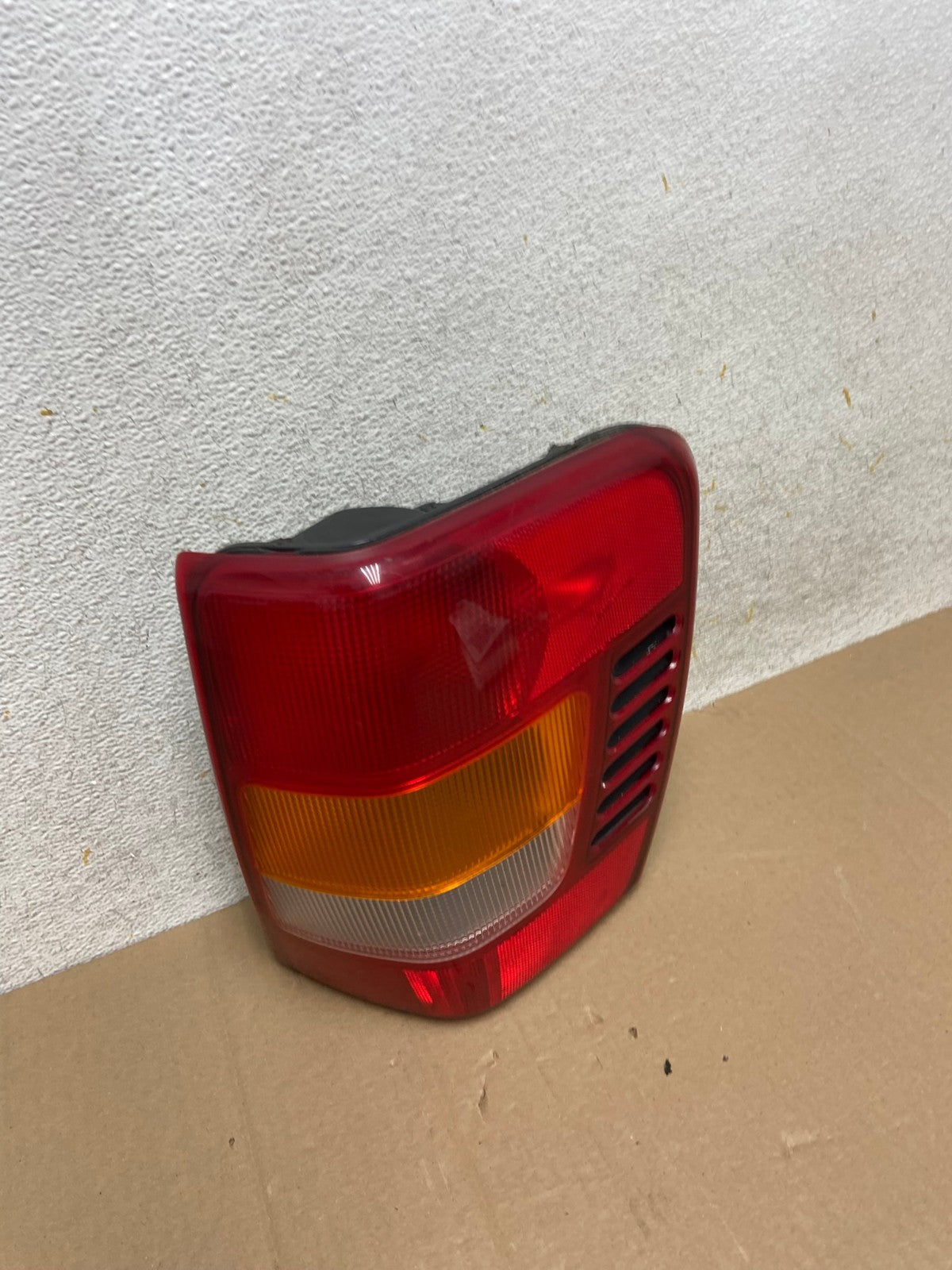 1999-2004 Jeep Grand Cherokee WJ Right Passenger Rh Tail Light AI1162 LK2