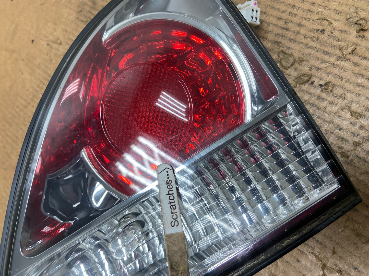 2000-2003 Lexus RX300 Right Passenger Side Rear Inner Tail Light AE2743 LK3