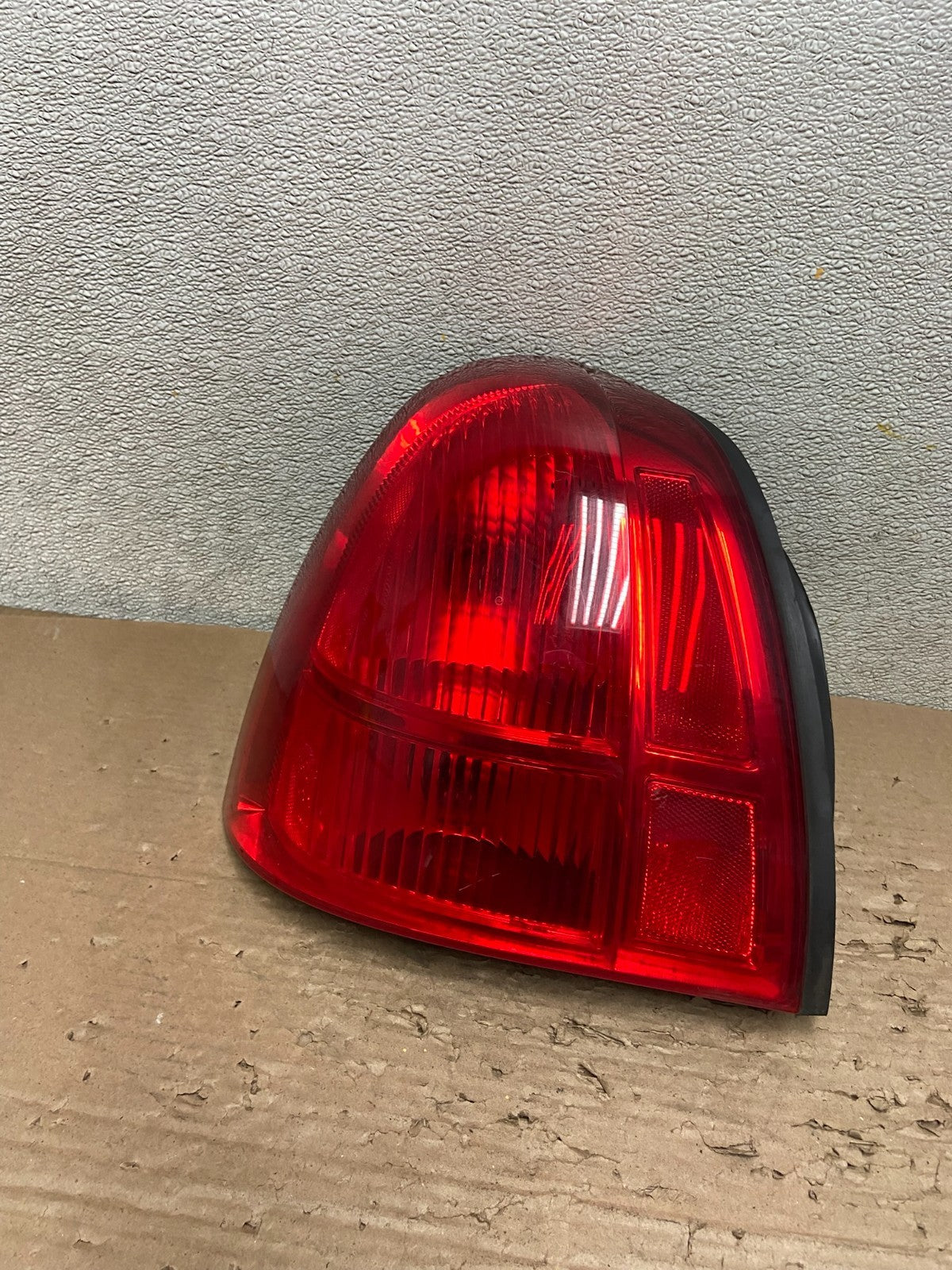 2003 to 2011 Lincoln Town Car Left Driver Lh Side Tail Light OEM AB1631 DW0
