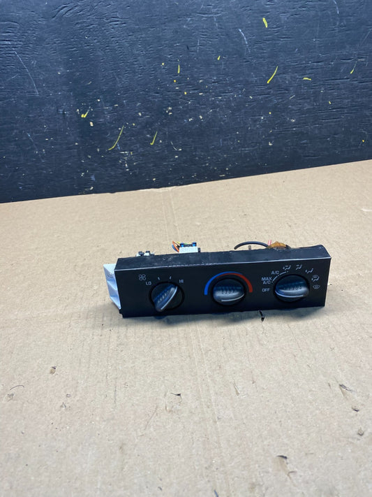 2001 - 2007 GMC Chevrolet Express 1500 Climate Control A/C t1315 DG0