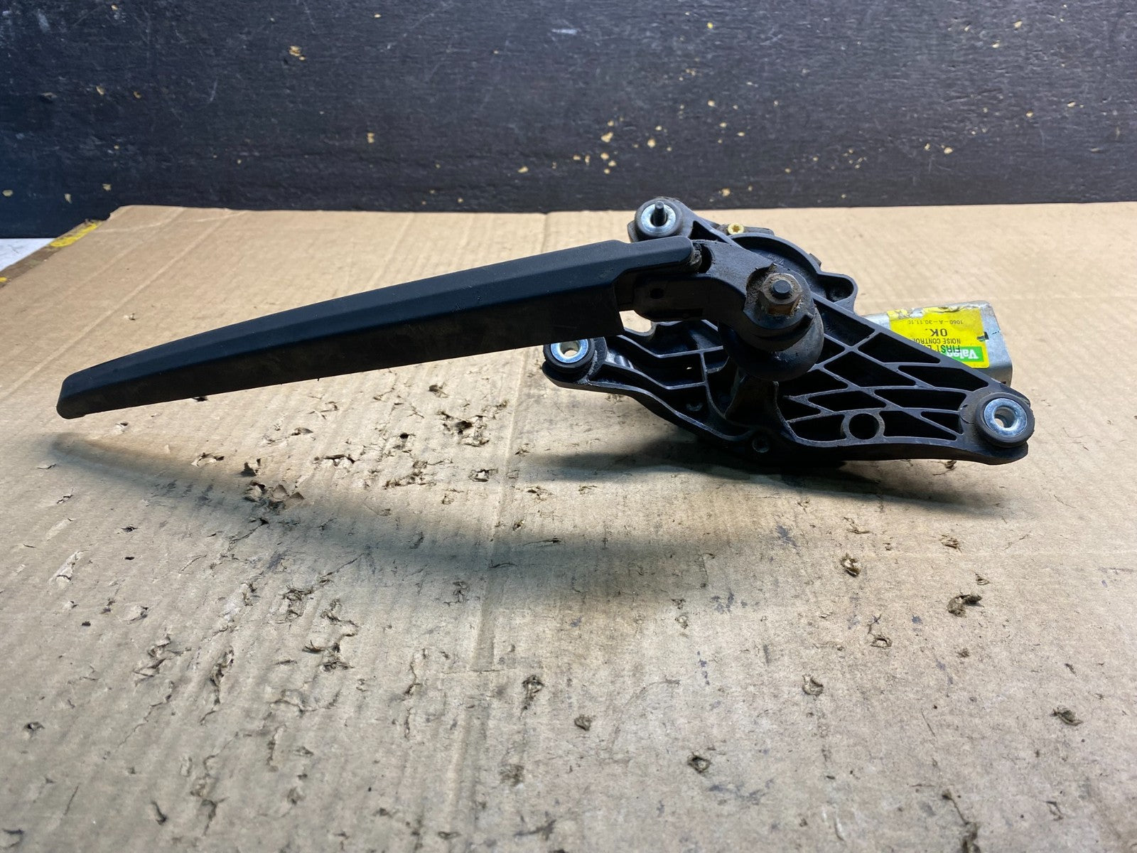 2007 to 2013 BMW X5 E70 Rear Windshield Wiper Motor OEM AB0406 DG3