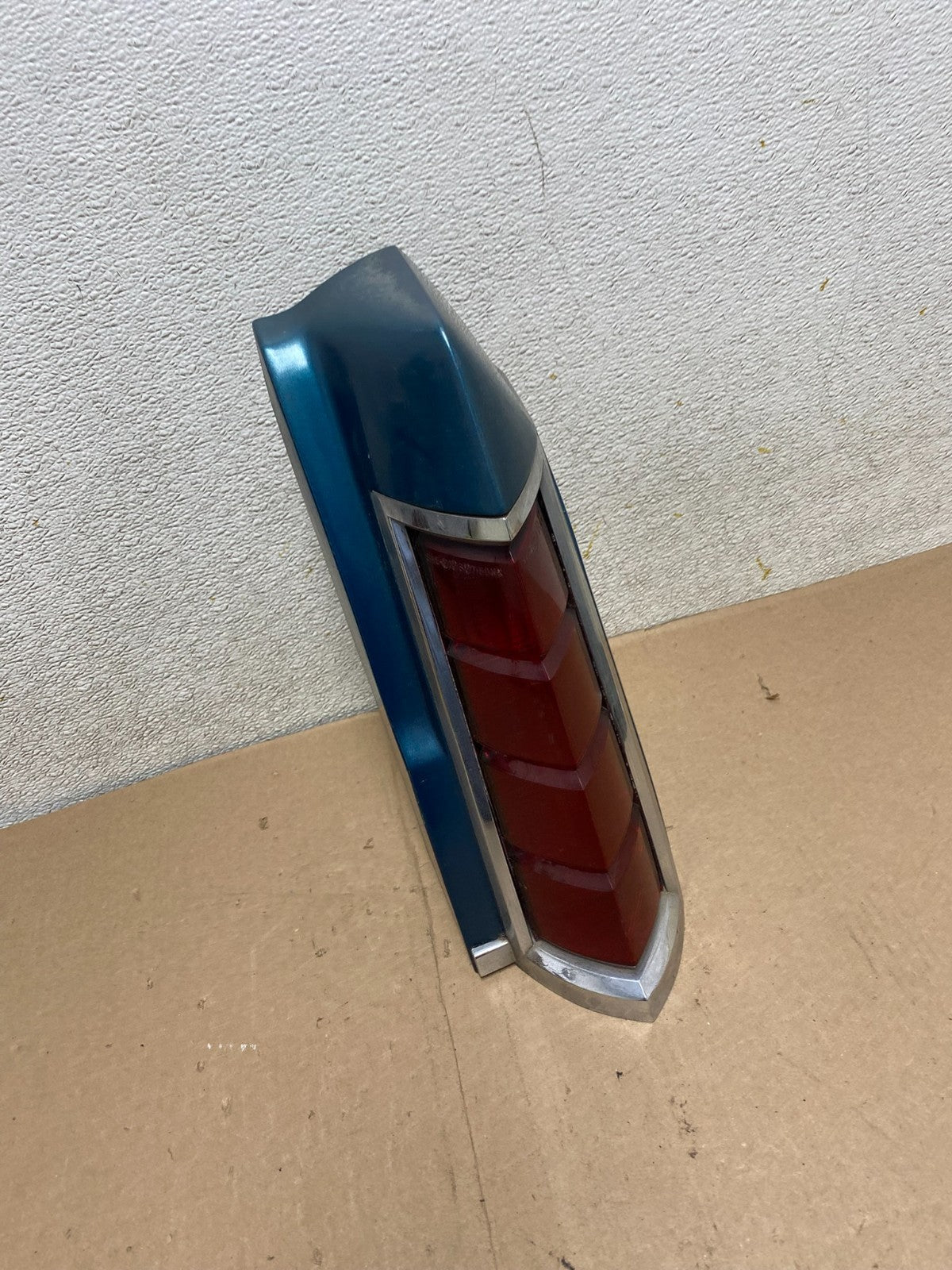 1980 to 1983 Lincoln Mark VI Right Passenger RH Side Tail Light Q4159 DW2