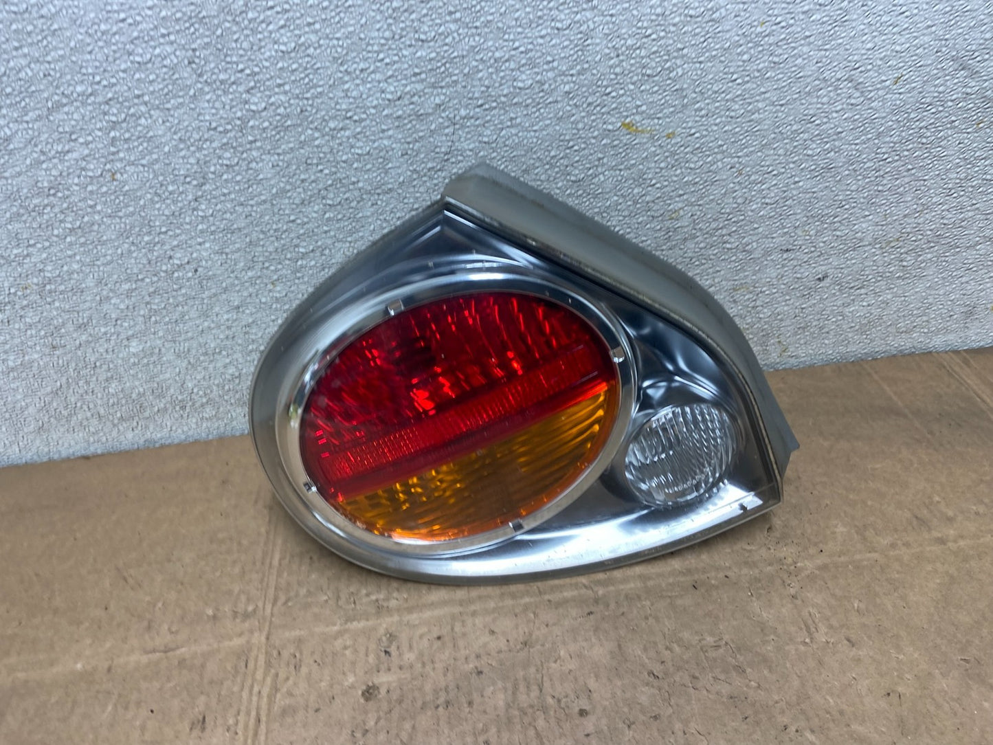 2002 2003 Nissan Maxima Left Driver Lh Side Tail Light Y5809 DG0