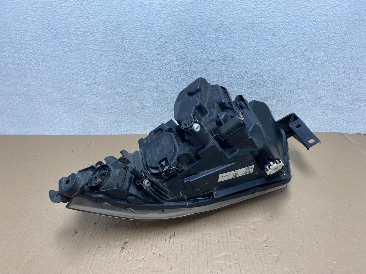 2009-2011 BMW 3 Series 328i 4/D Sedan Headlight Halogen Right Passenger AE726411