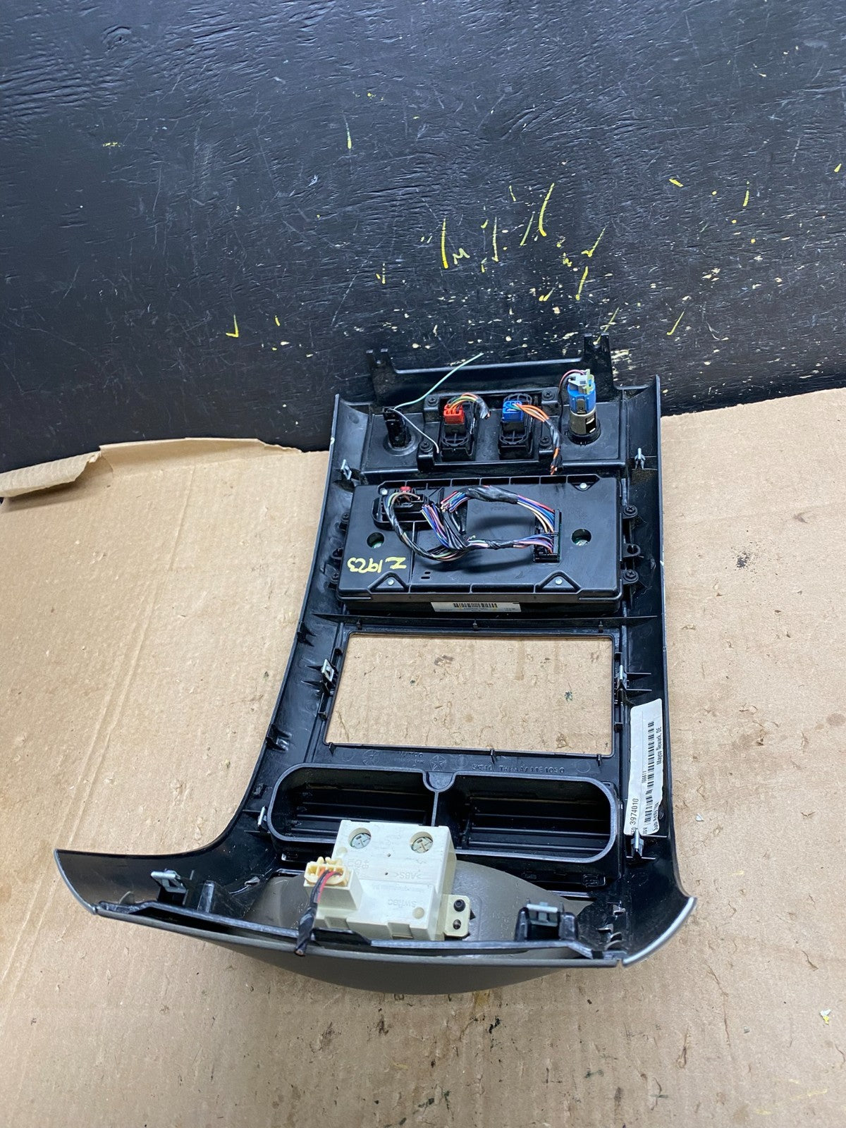 2007-2009 Chrysler Aspen Heat Climate Temperature Control Radio Bezel Z1923 DG6