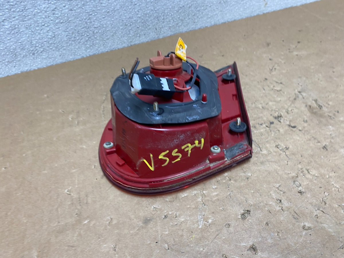 2004 to 2006 Kia Amanti Driver Left LH Side Tail Light Inner V5574 DW6
