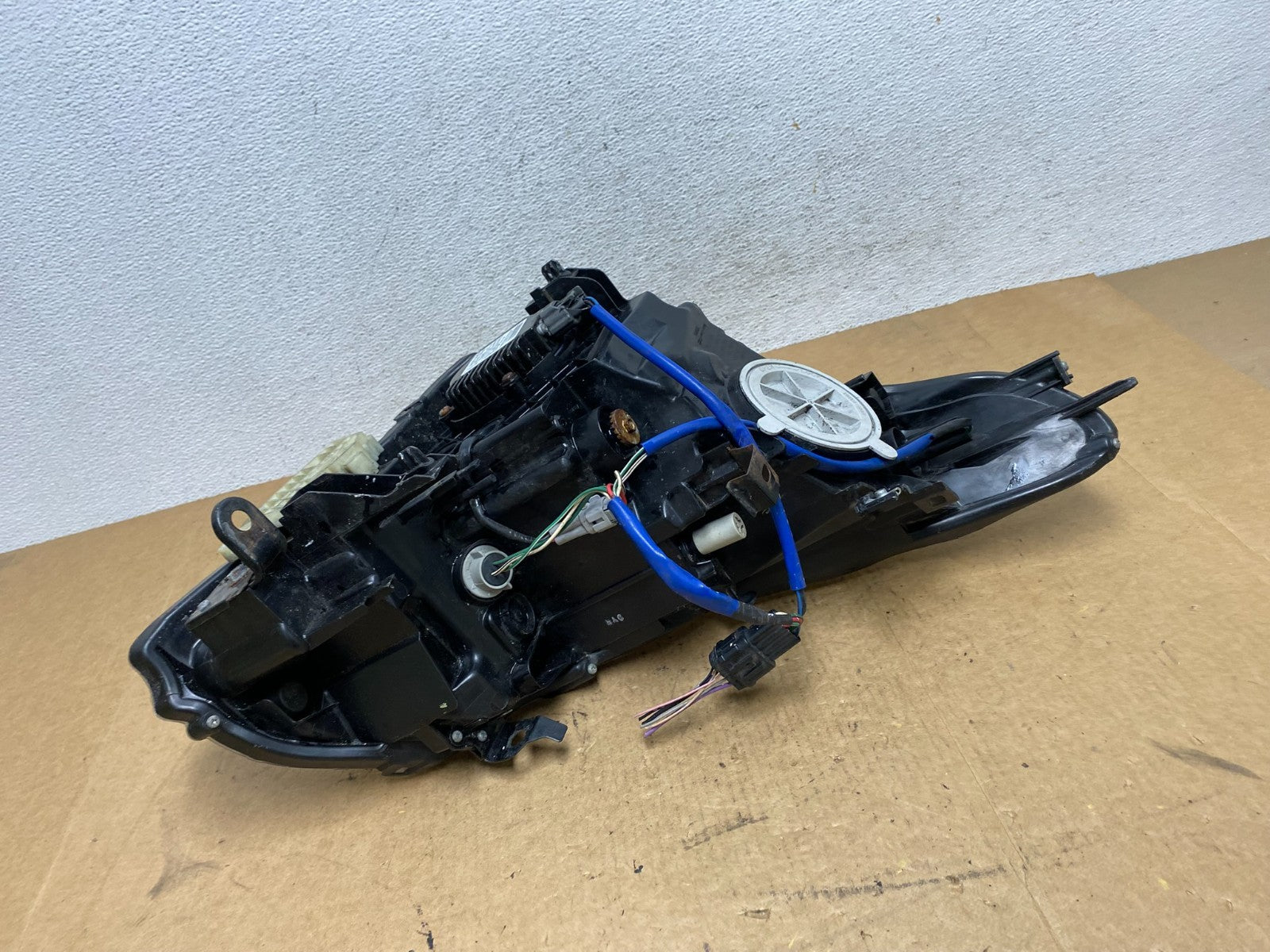 Sedan 4Door 2010 to 2013 Infiniti G37 Left Driver Headlight Xenon AE4828 DW5