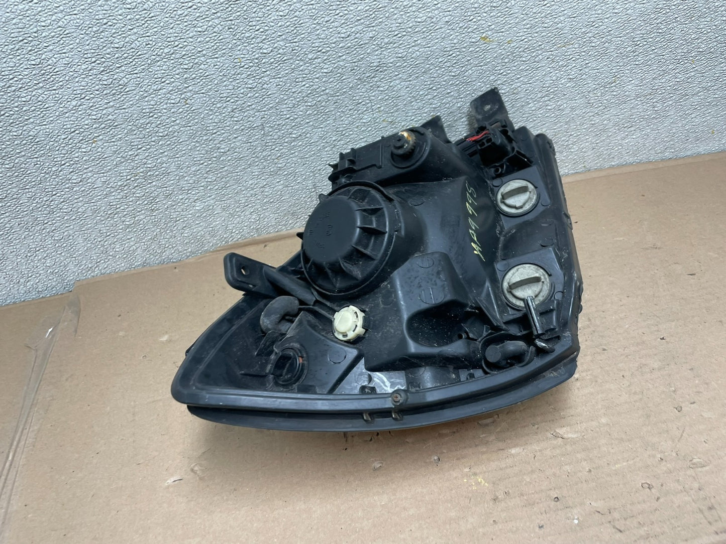 2005 to 2006 Kia Sportage Left Driver LH Halogen Headlight AD1182 DW6