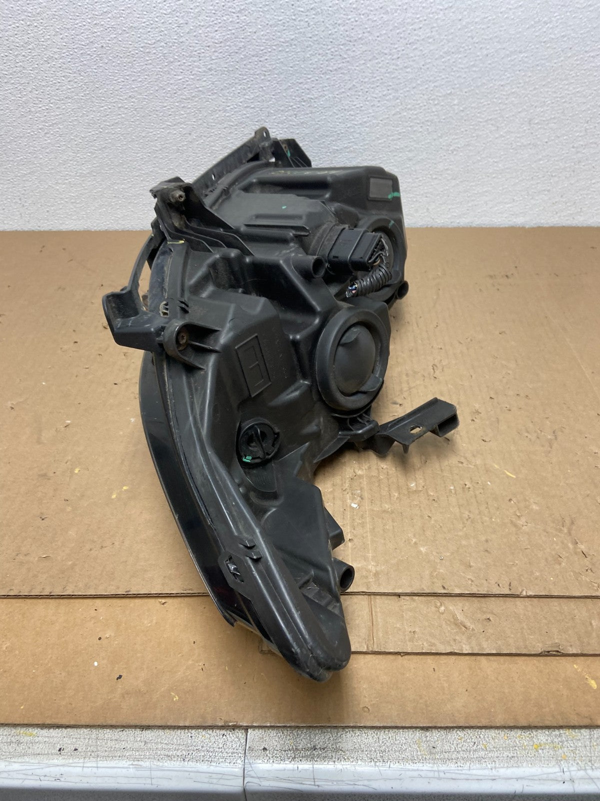 2013 to 2016 Ford Fusion Right Passenger Rh Side Headlight AB6604 DW6