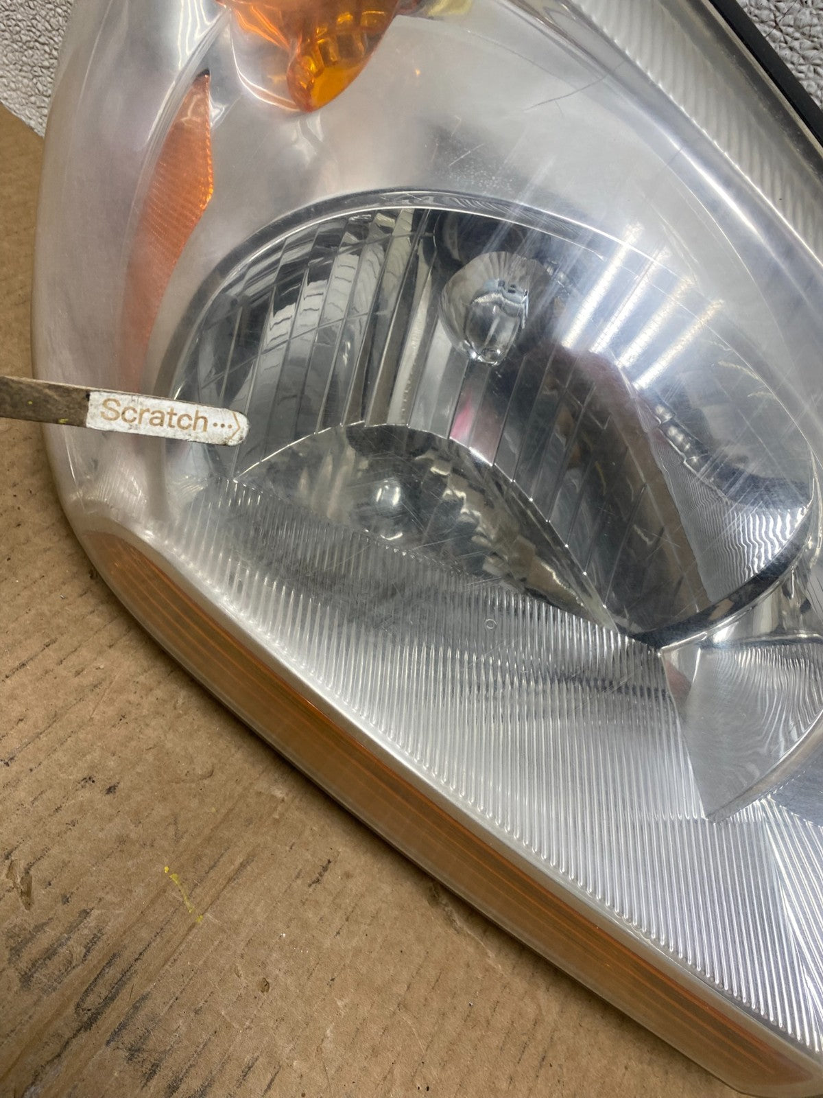 2005 to 2006 Kia Sportage Right Passenger RH Halogen Headlight OEM W3830 DW4