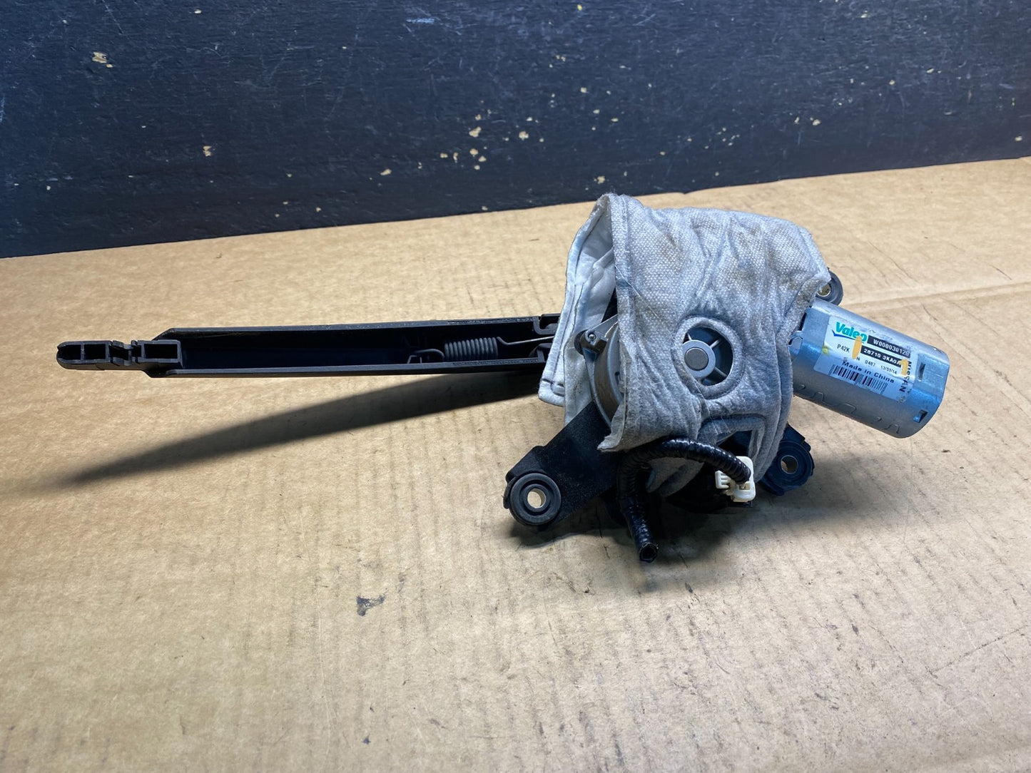 2013-2016 Nissan Pathfinder Back Door Rear Wiper Motor Wiper Blade ab4011 DG5