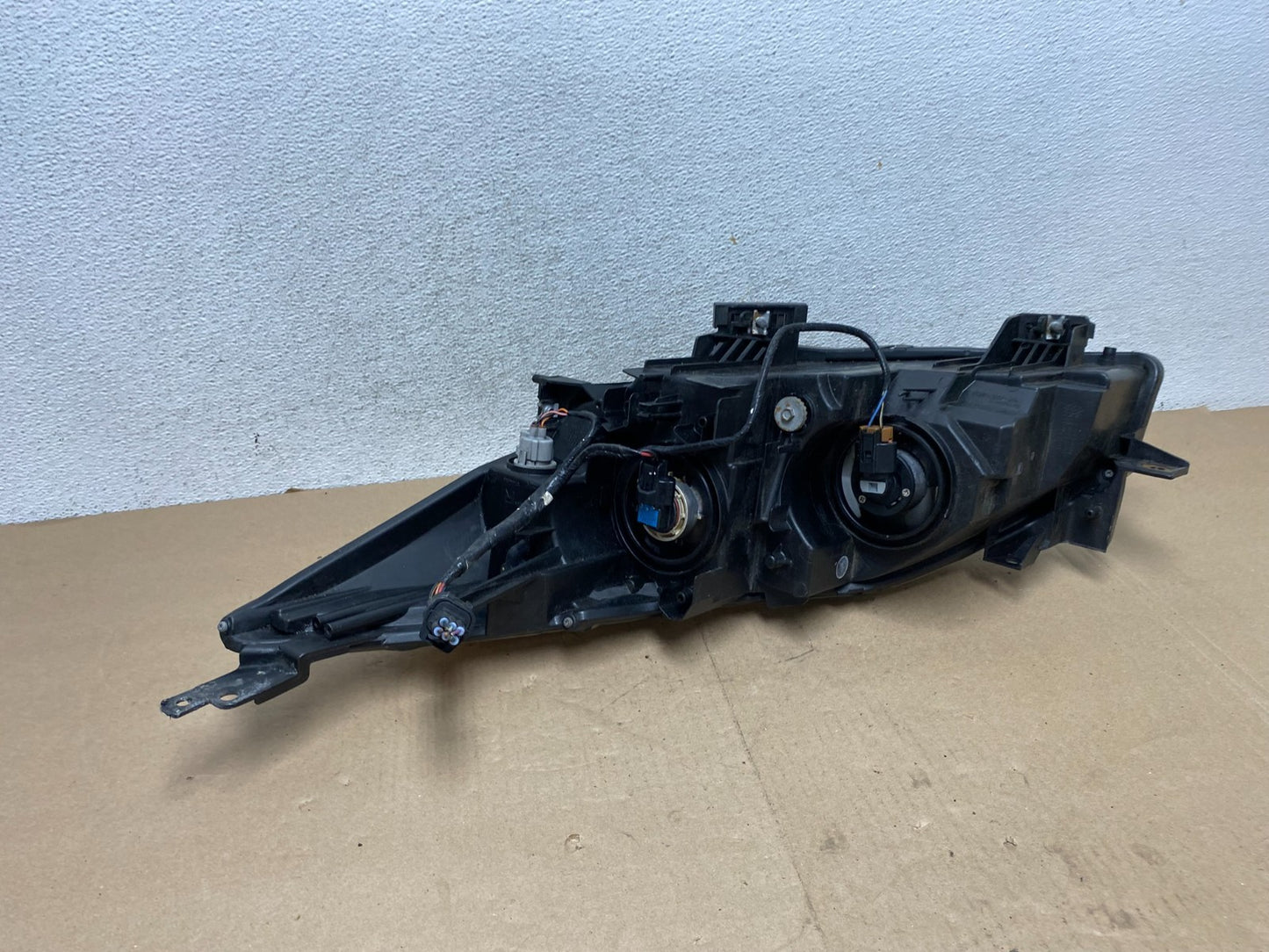 2010 - 2013 Mazda 3 Halogen Right Passenger Rh Side Headlight AG4548 DW5