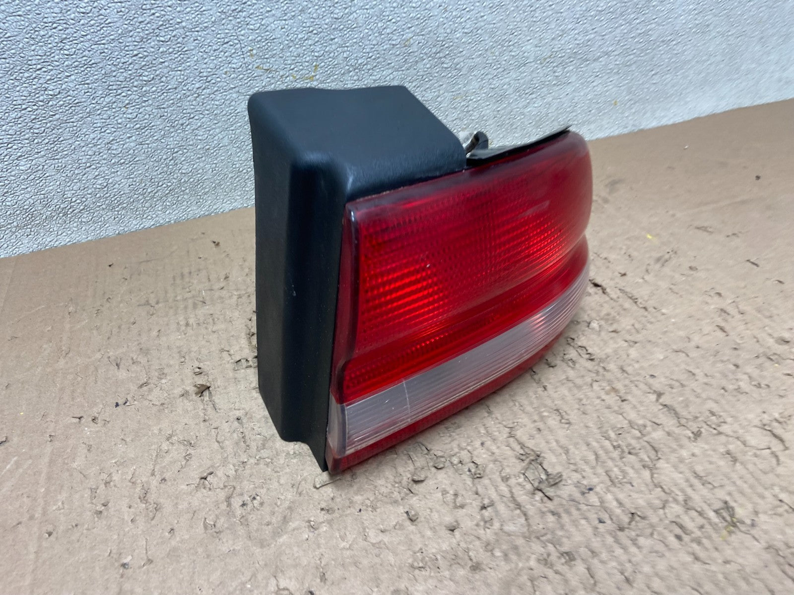 1993 to 1997 Chrysler Concorde Right Passenger Side Tail Light OEM Y0873 DG2