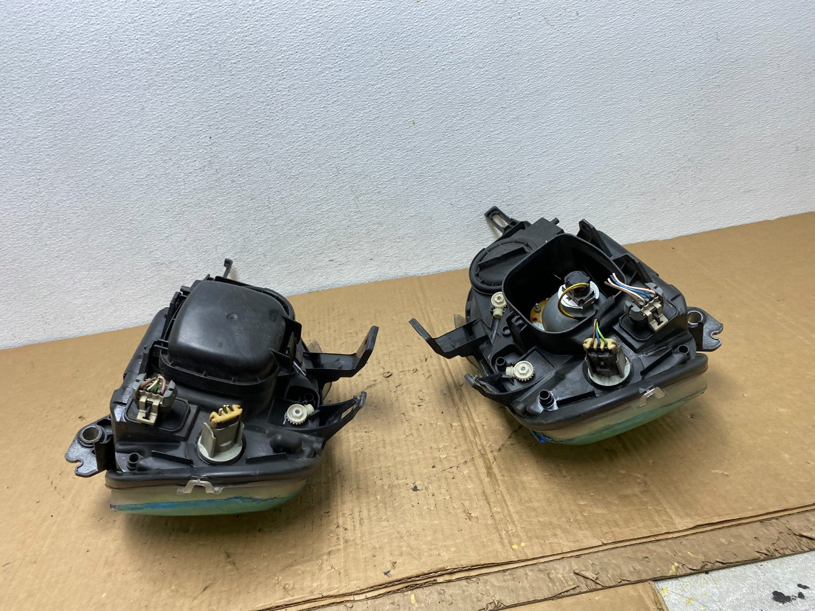 2002 - 2005 Mercedes ML ML350 ML500 Left+Right Side Halogen Headlights AC8145 DW11