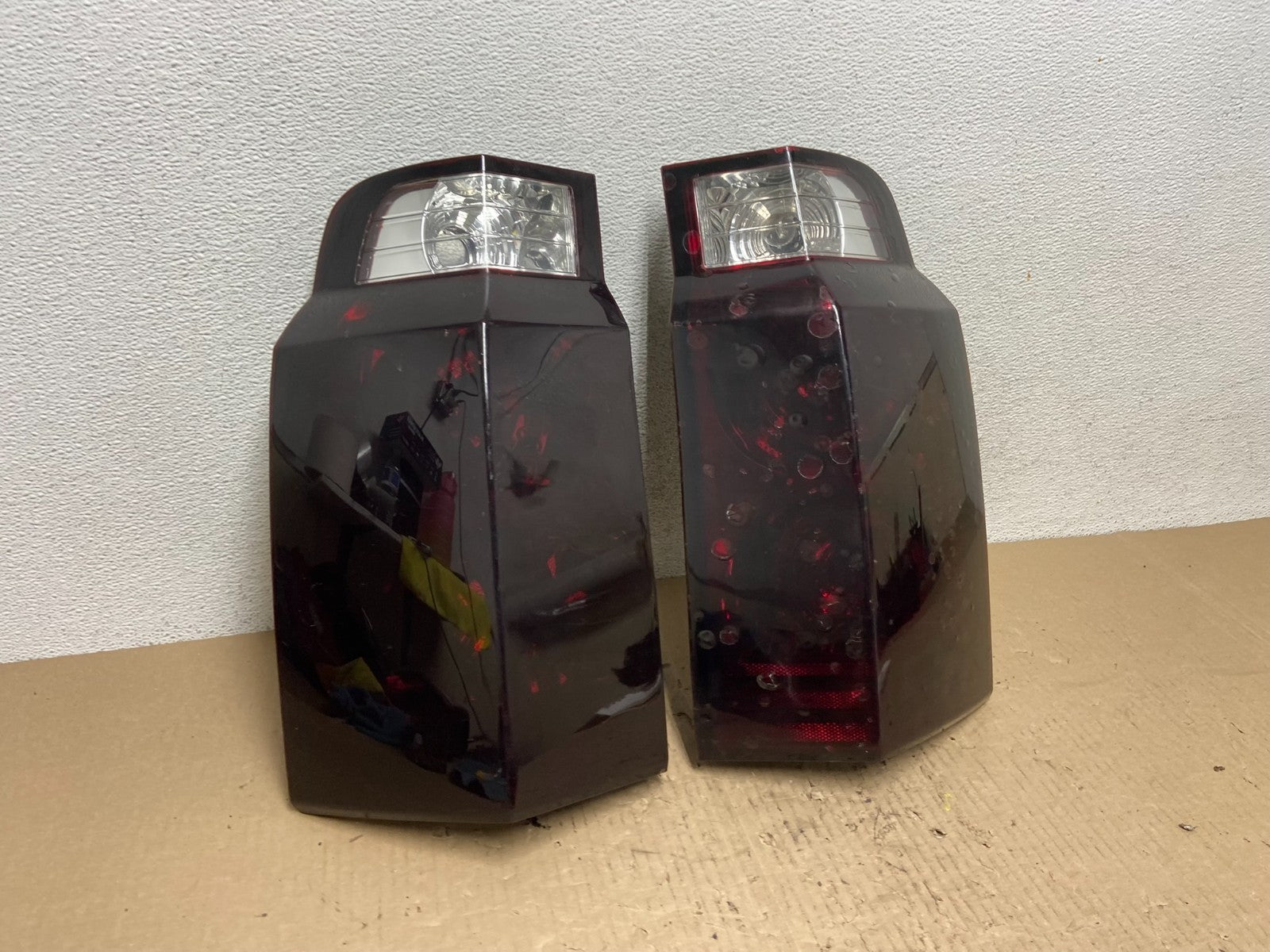 2006 to 2010 Jeep Commander Left+Right Side Tail Lights AF5962 DW2