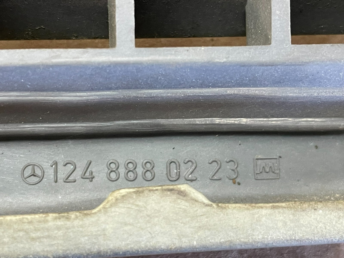 1986-1993 Mercedes-Benz 260E 300E 300TE 400E W124 Front Upper Grille AH0344 DG4
