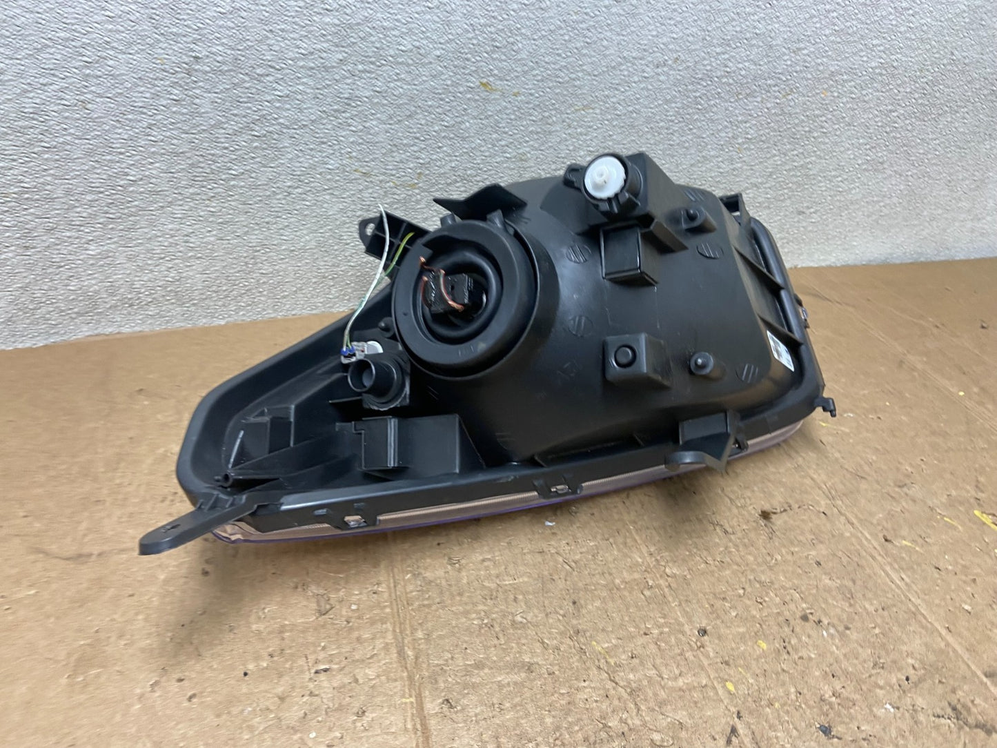 2001 - 2003 Toyota Rav4 Right Passenger RH Side Headlight Halogen TYC AA3759 DW5