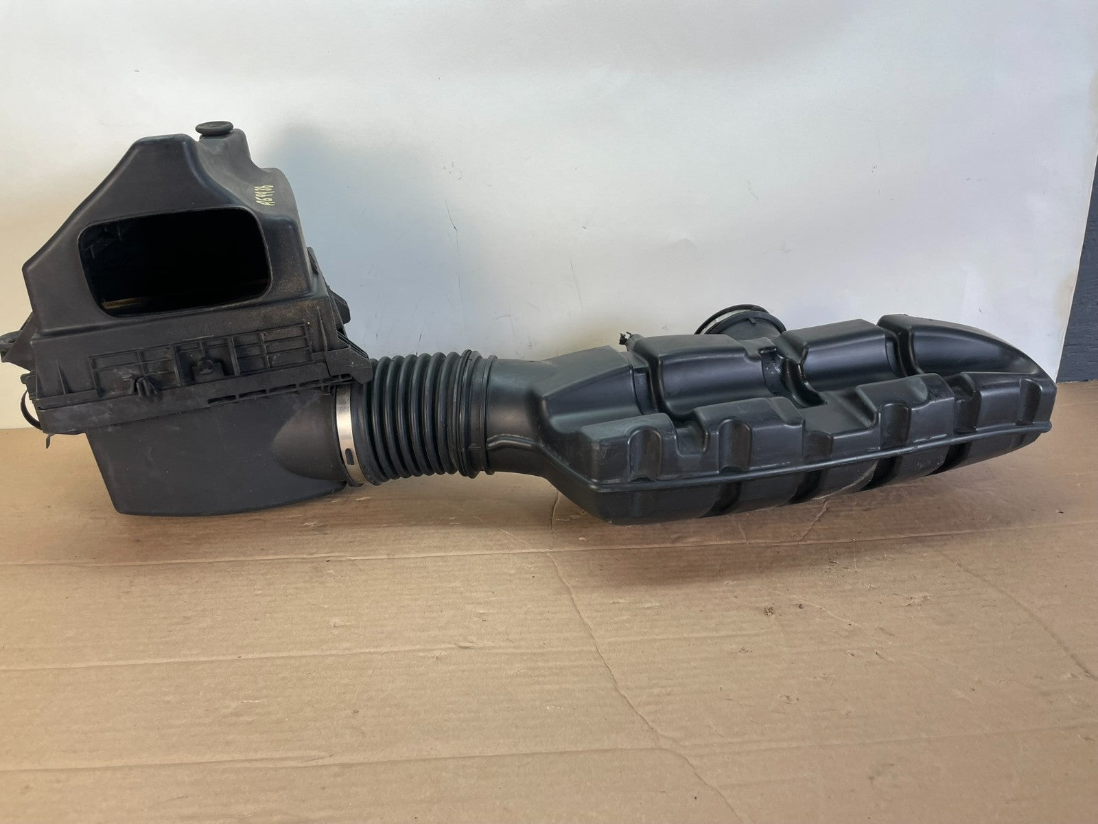 2011-2021 Jeep Grand Cherokee 5.7 V8 Air Intake Resonator Box AG9938 DW4