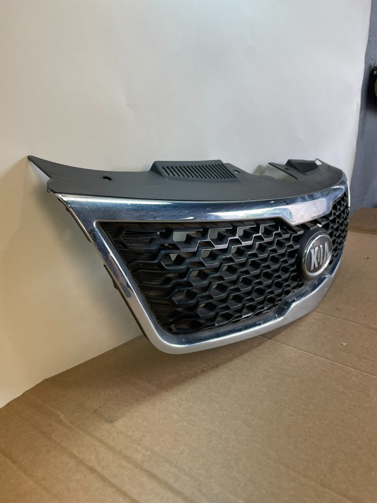 2010 to 2012 Kia Forte Koup Front Upper Grill Grille AG3002 DG2