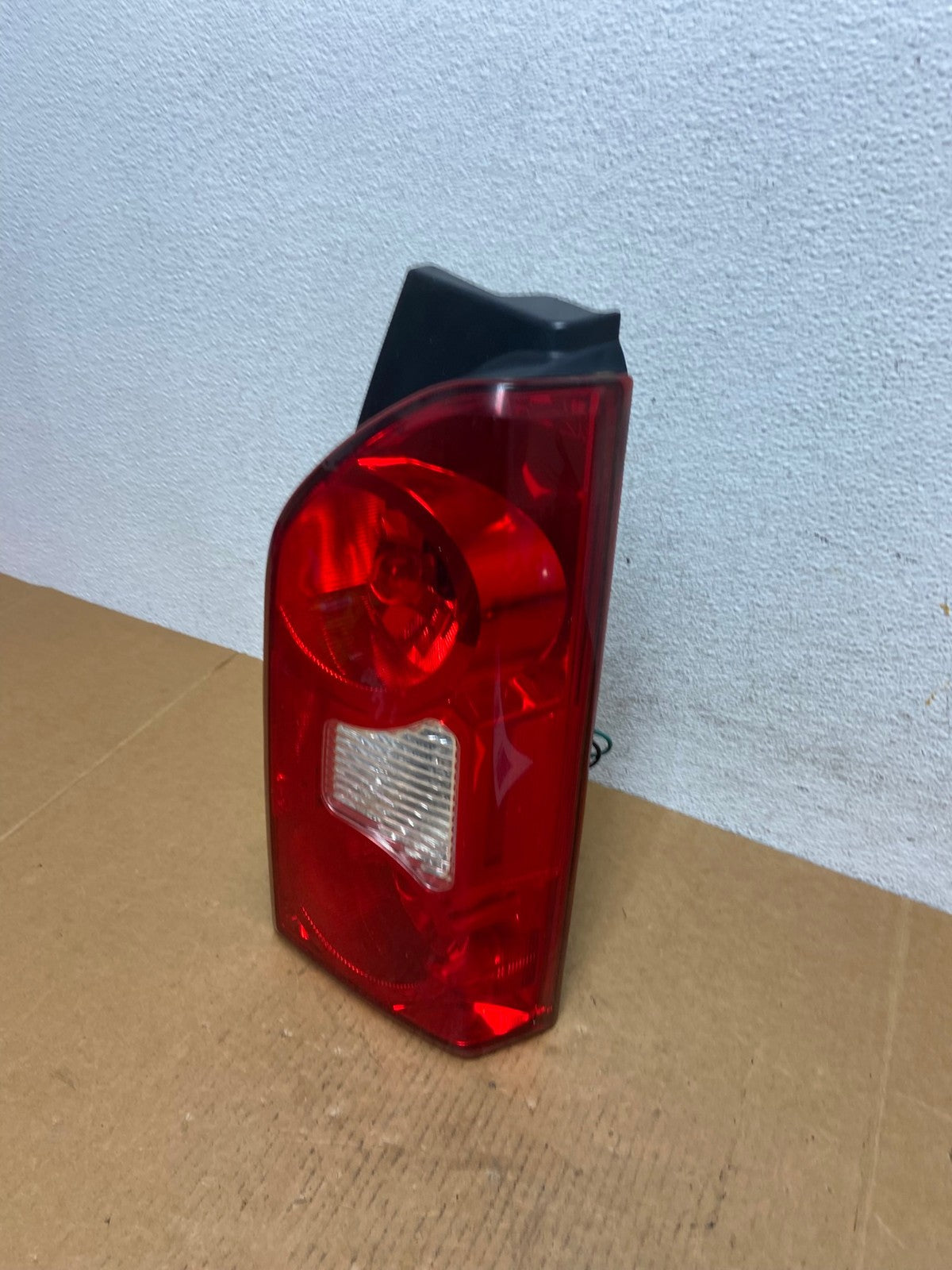 2005 to 2015 Nissan Xterra Right Passenger Rh Side Tail light AD9143 LK1