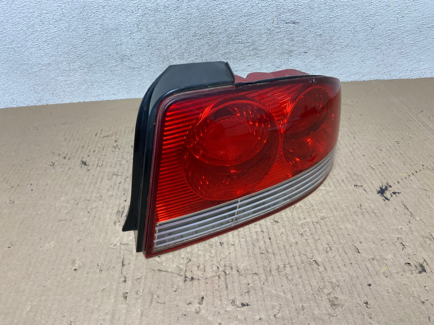 2002 - 2005 Hyundai Sonata Right Passenger RH Side Tail Light AF6991 LK2