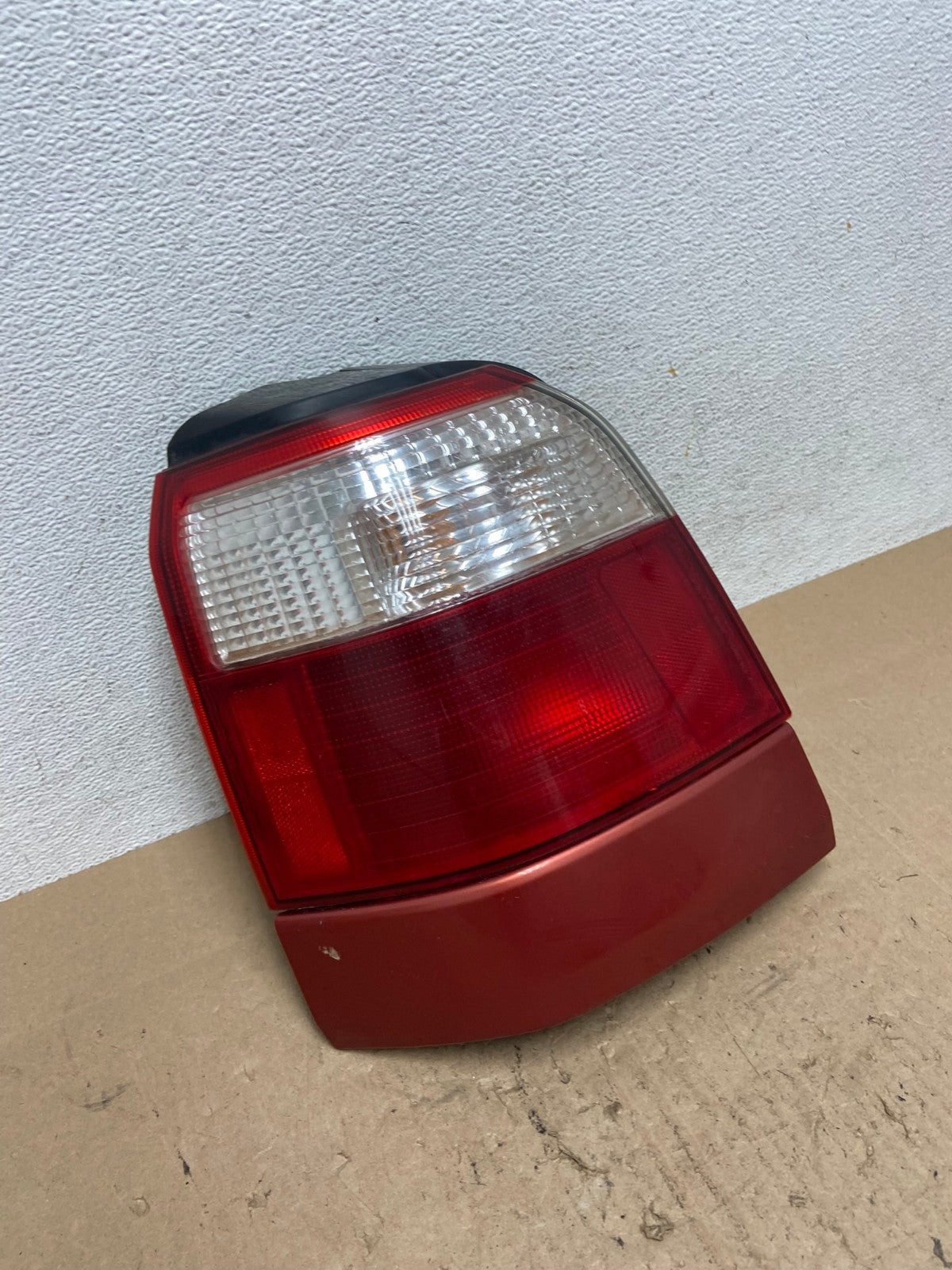 2001 2002 Subaru Forester Left Driver LH Side Tail Light AE6553 LK2