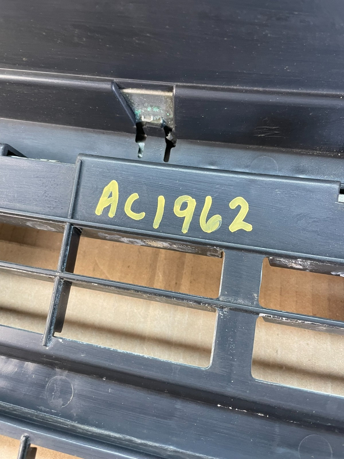 2008 to 2012 Ford Escape Front Upper Grill Grille Oem AC2257 DG8
