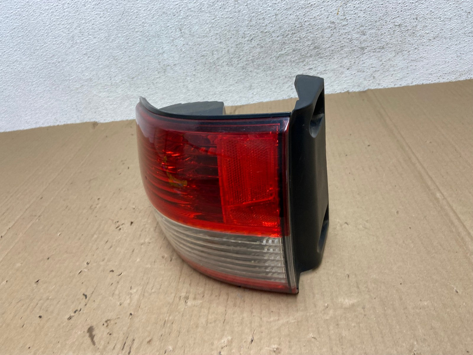 2001 2002 2003 Toyota Sienna Left Driver Lh Side Tail Light AE8955 LK1