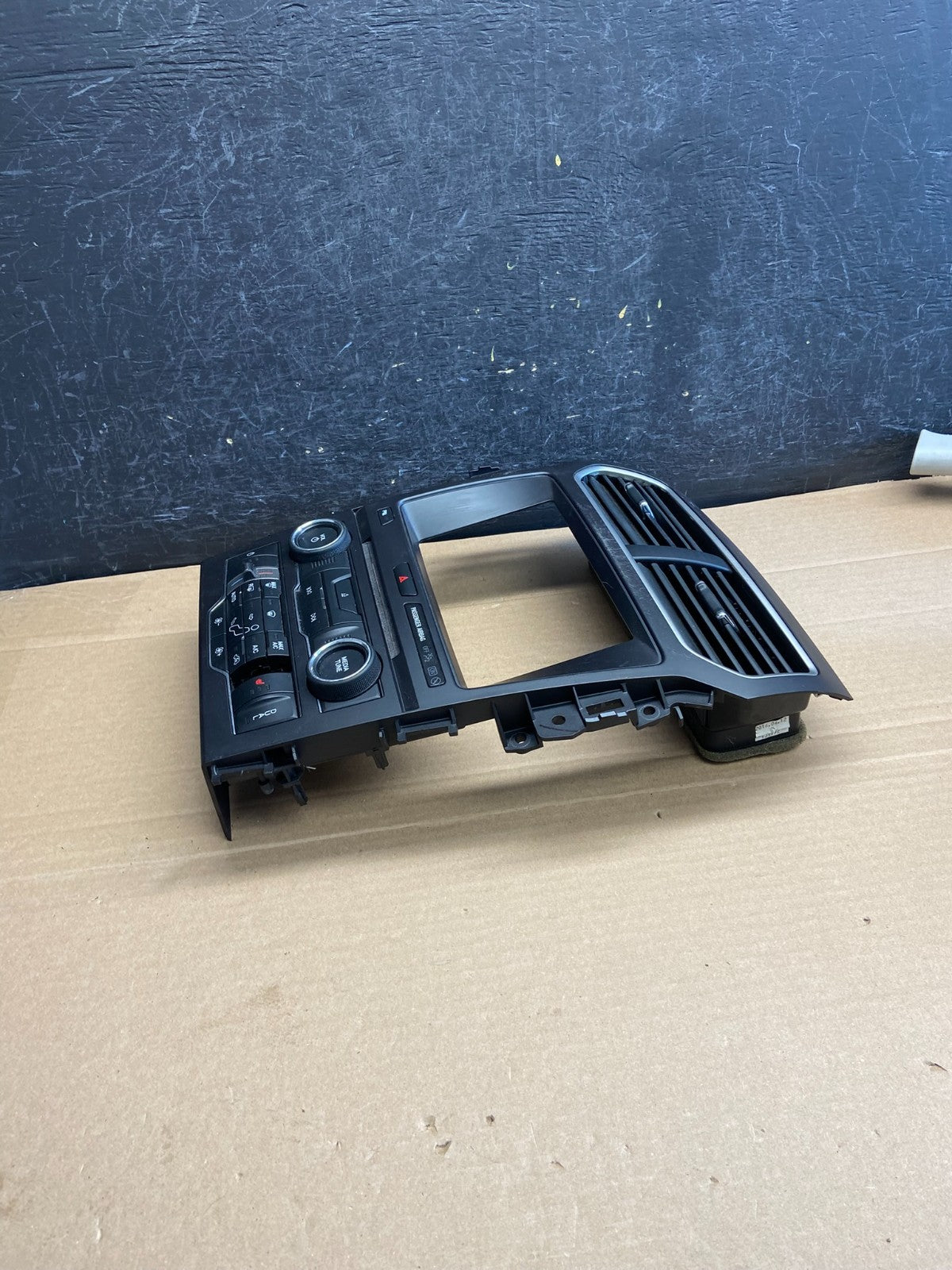 2016-2018 Ford Explorer Radio Heater Climate A/C Control Bezel Trim ag4981 DG3