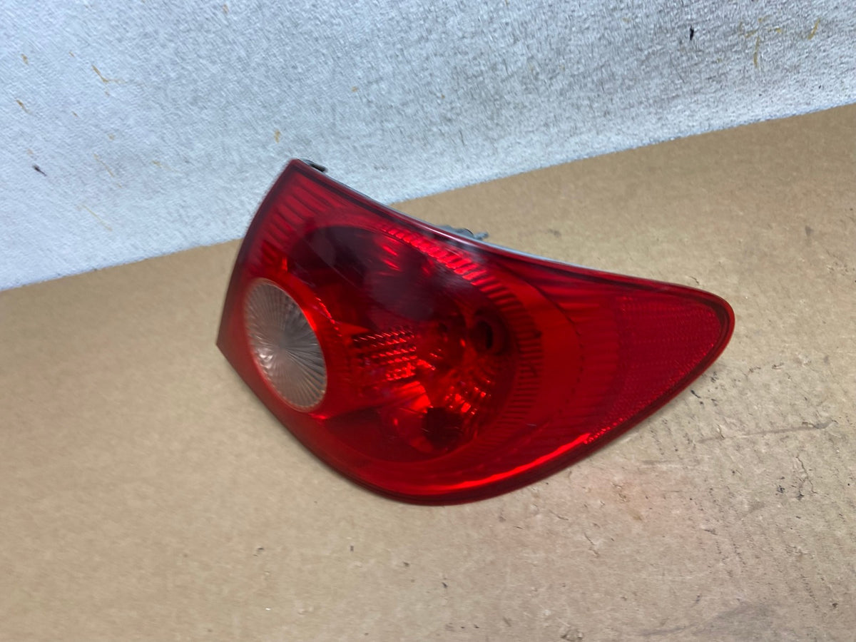 2005 - 2008 Toyota Corolla Right Passenger RH Side Tail light AI3358 LK1