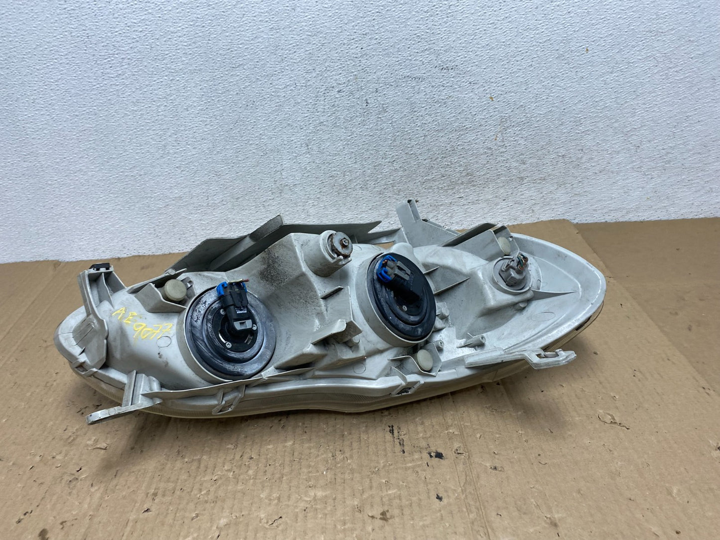 2003 to 2004 Toyota Corolla Left Driver LH side Headlight AE9078 DW8