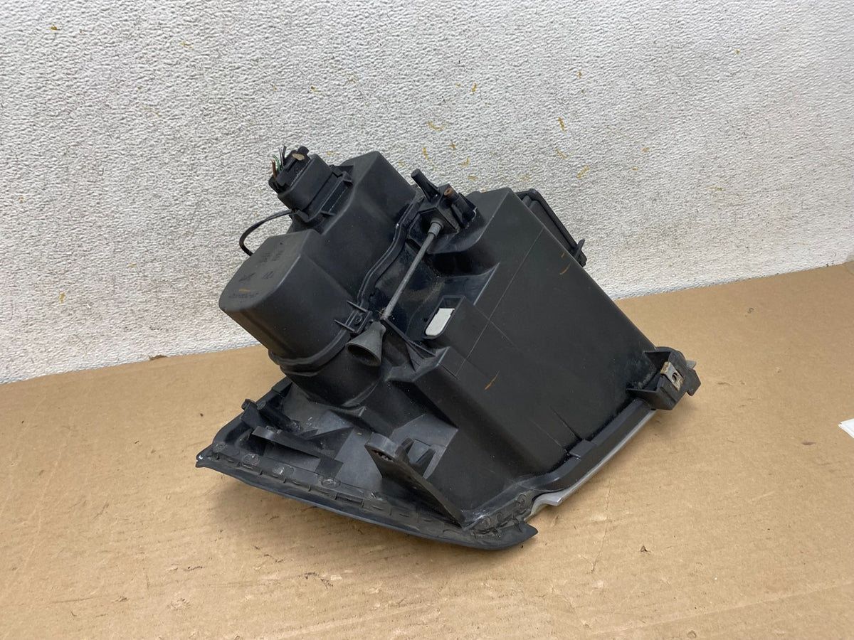 2004 to 2009 Cadillac SRX Right Passenger Side Halogen Headlight AH9476 DW9