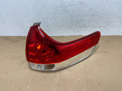 2011 to 2020 Toyota Sienna Right Passenger RH Side Tail Light AE9131 DG0