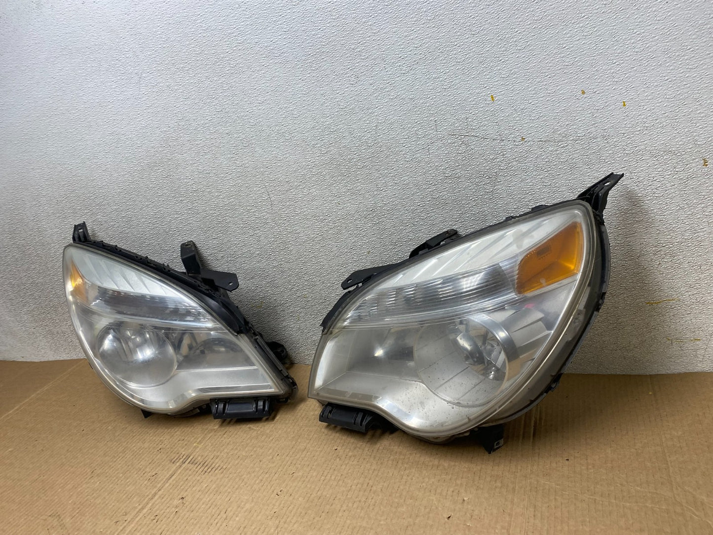 2010 - 2015 Chevrolet Equinox Halogen Headlights Left+Right Side Set OEM W38141
