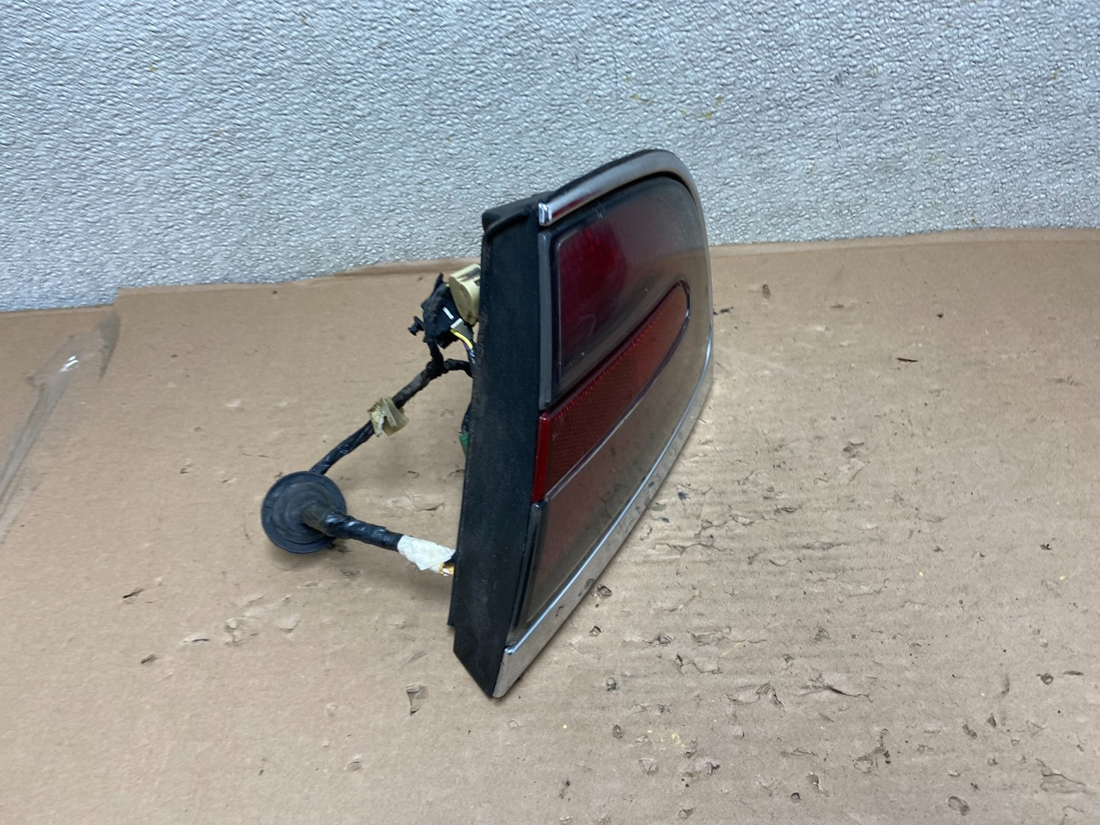 1997-1998 Buick Park Avenue Ave Right Passenger Rh Side Tail Light OEM AB0290 LK2