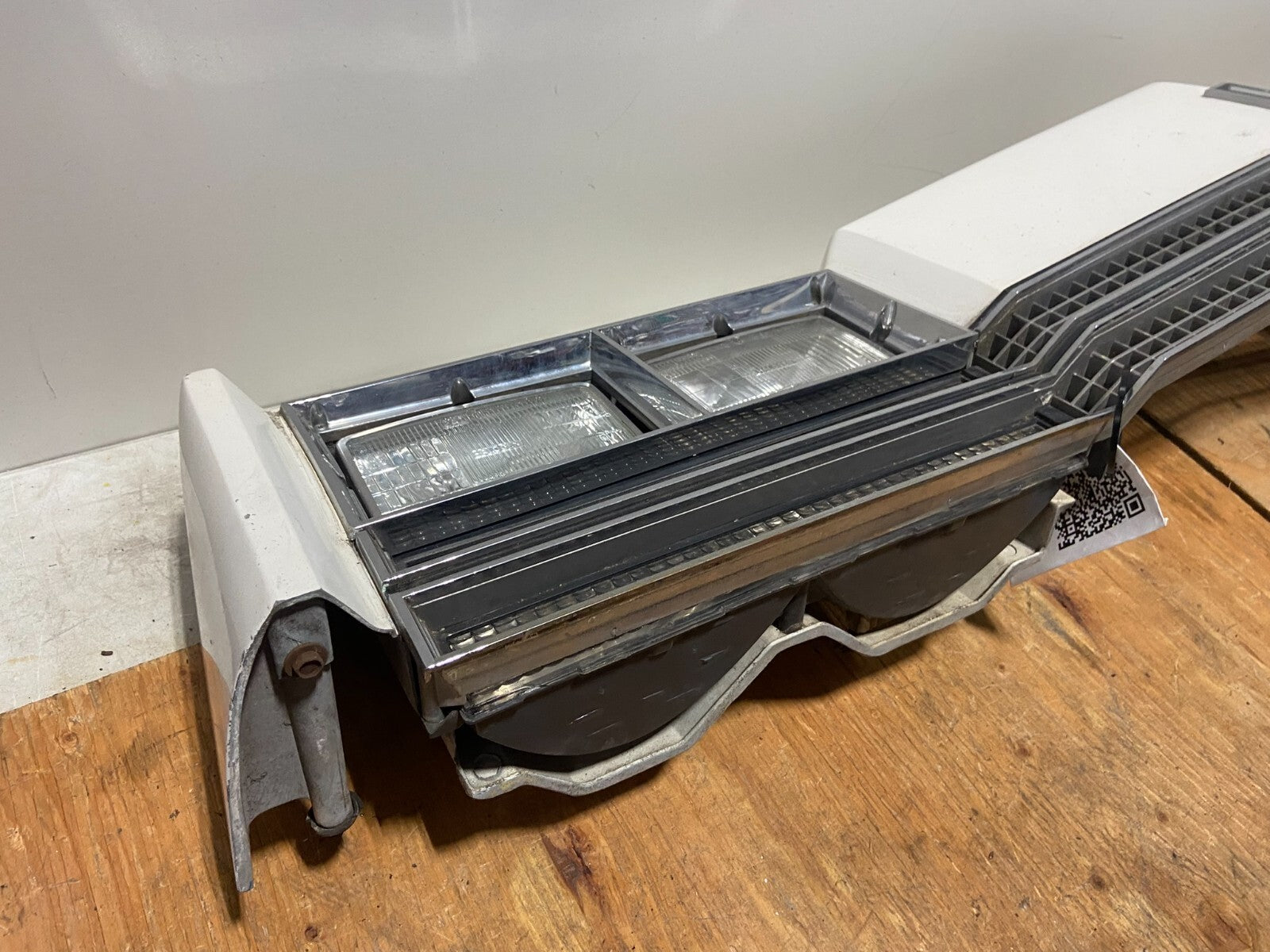 1989 to 1990 Buick Century Coupe Front Headlight Grill Header O32609